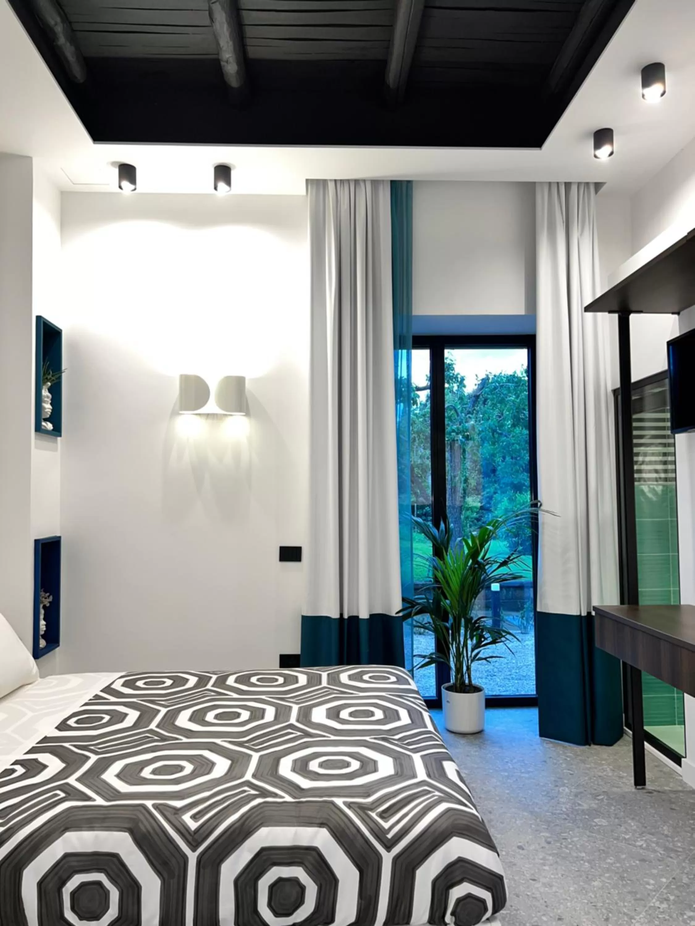 Bed in 1912 Relais - Sorrento Coast