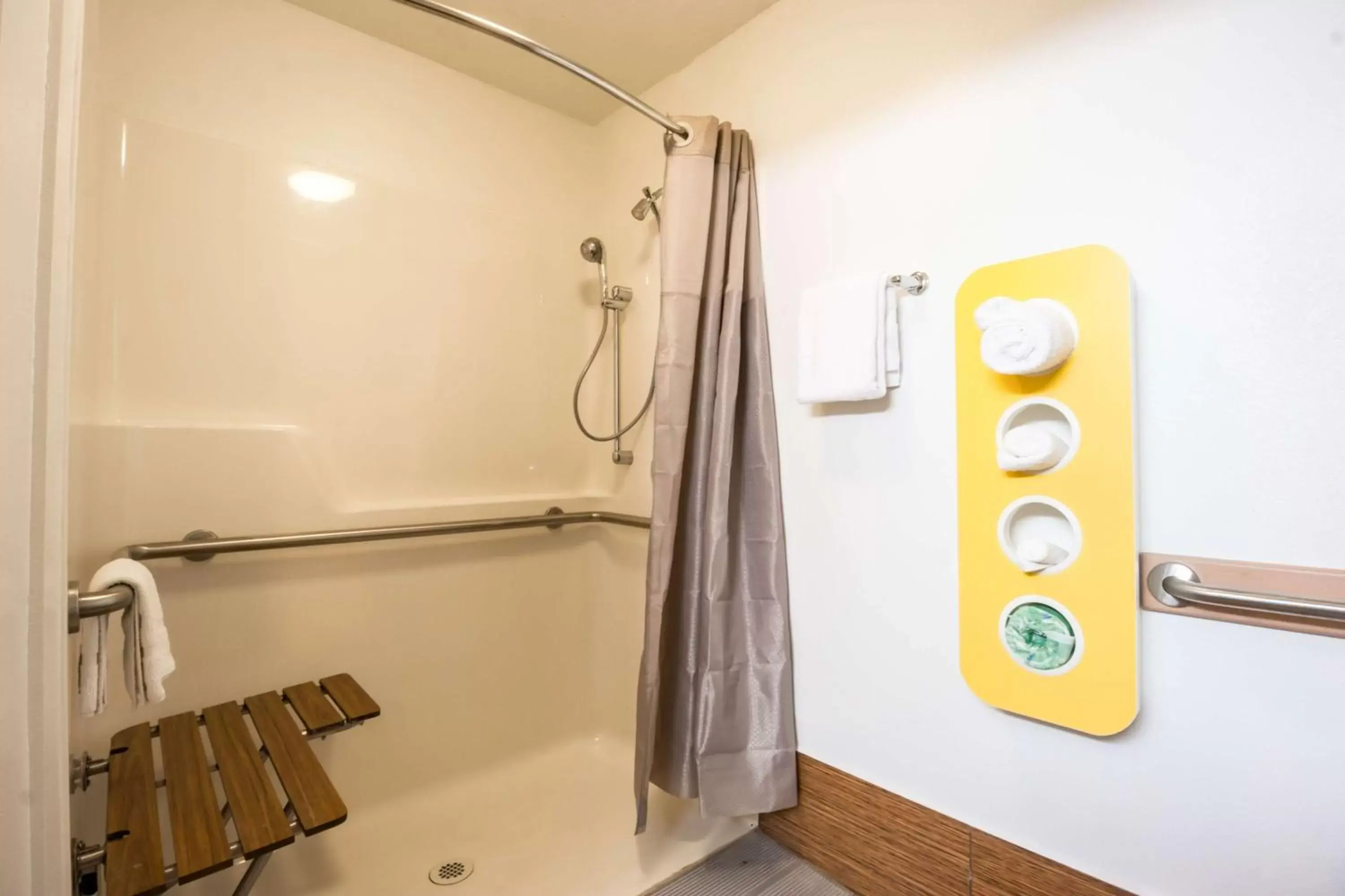 Shower, Bathroom in Motel 6-Seaside, OR