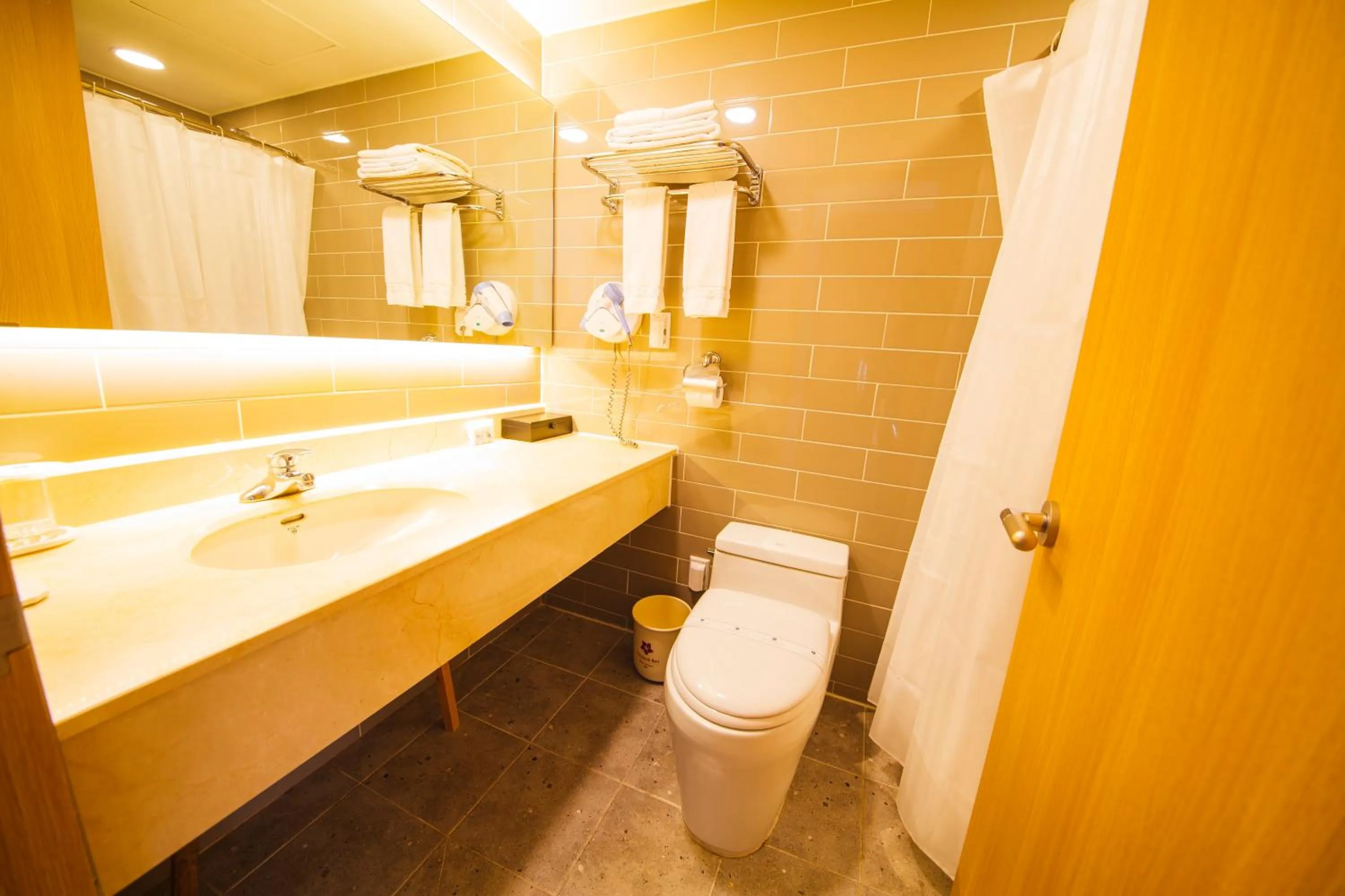 Toilet in Asia Lakeside Hotel