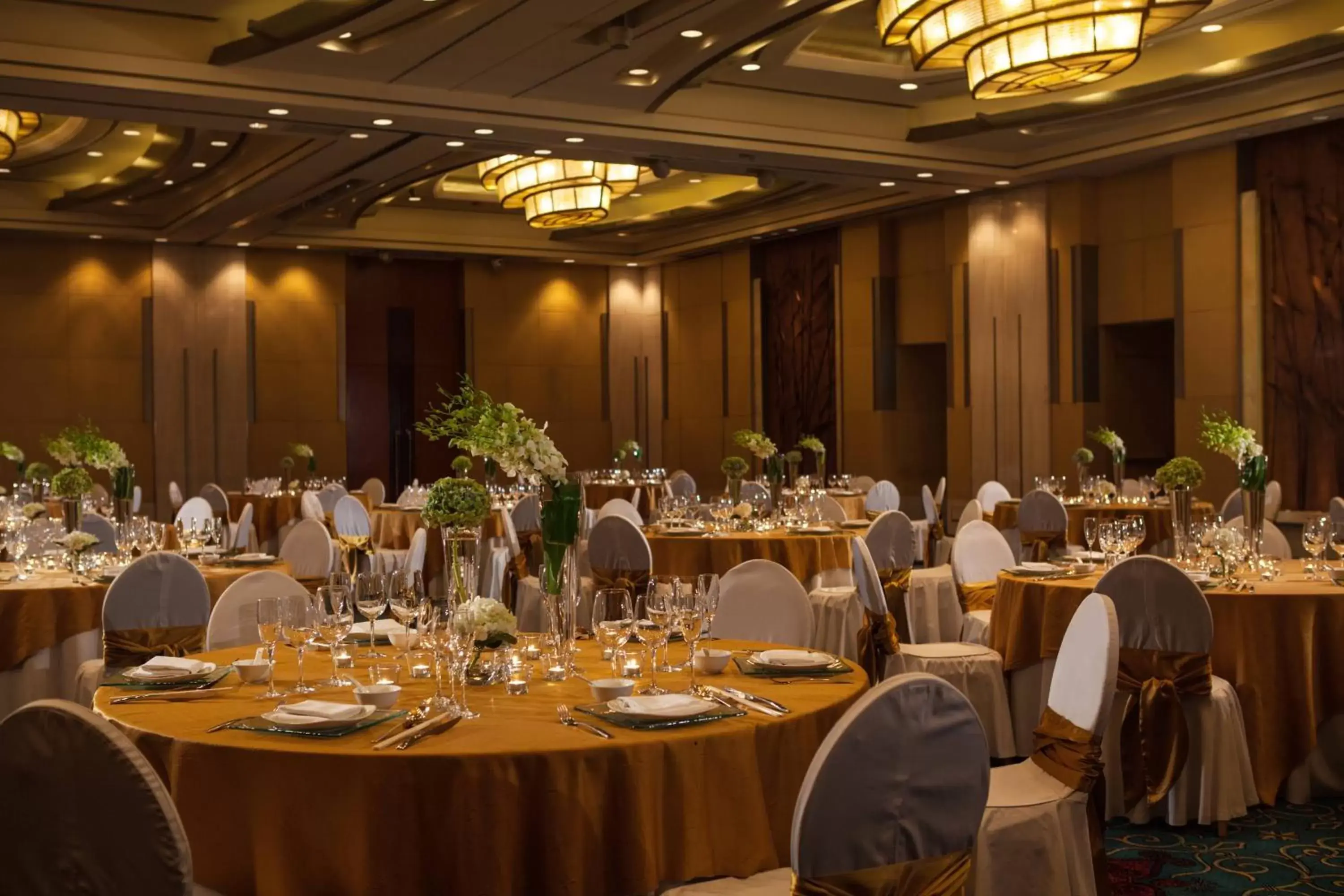 Meeting/conference room, Banquet Facilities in Renaissance Wuhan Hotel