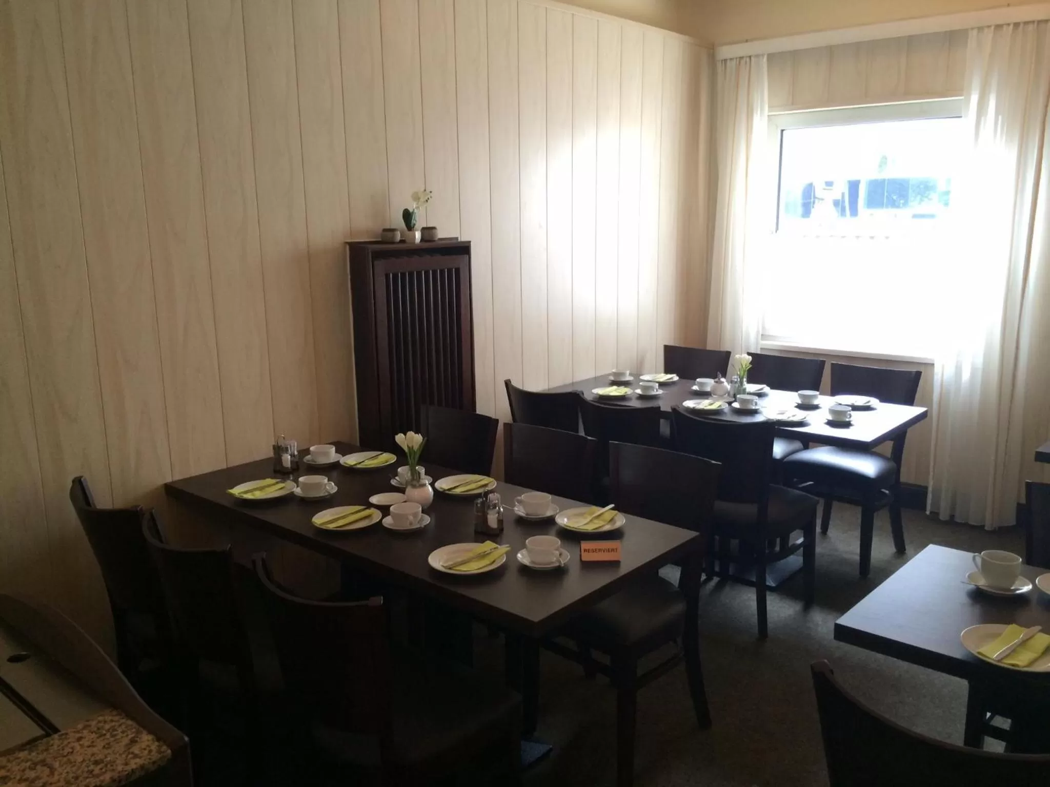 Restaurant/places to eat in Hotel Imperial