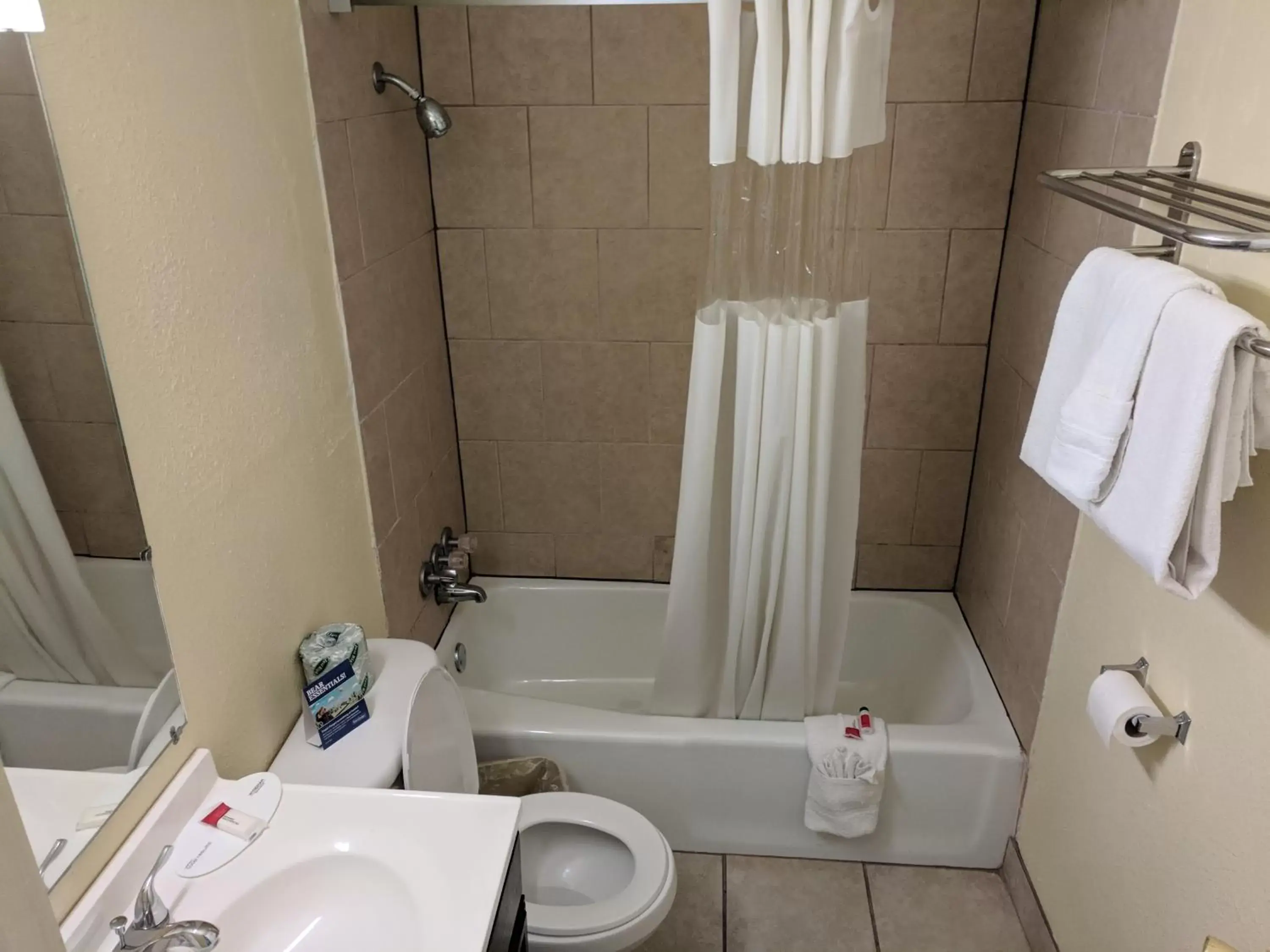 Bathroom in Travelodge by Wyndham Clovis