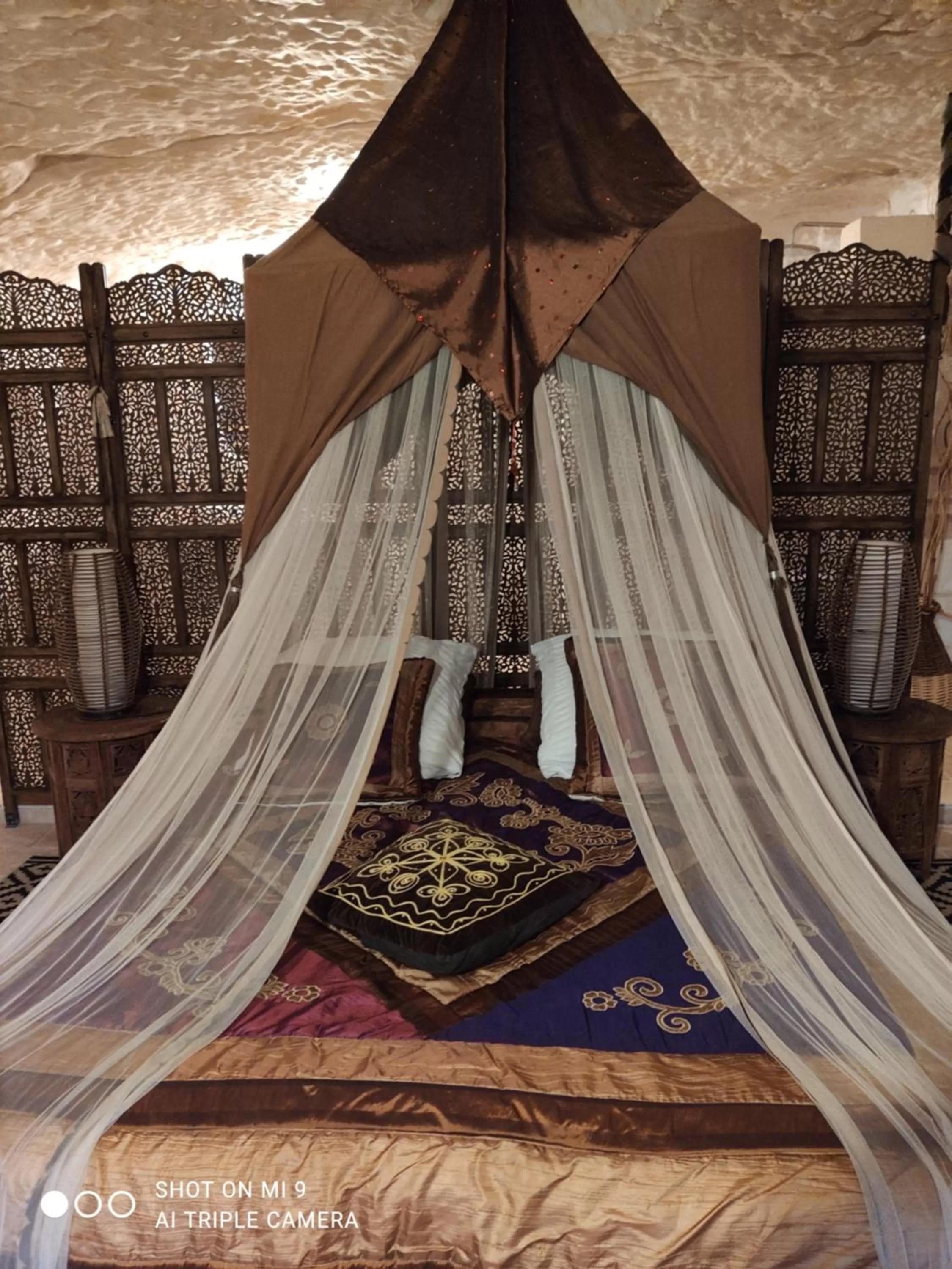 Bedroom, Bed in Troglodelice