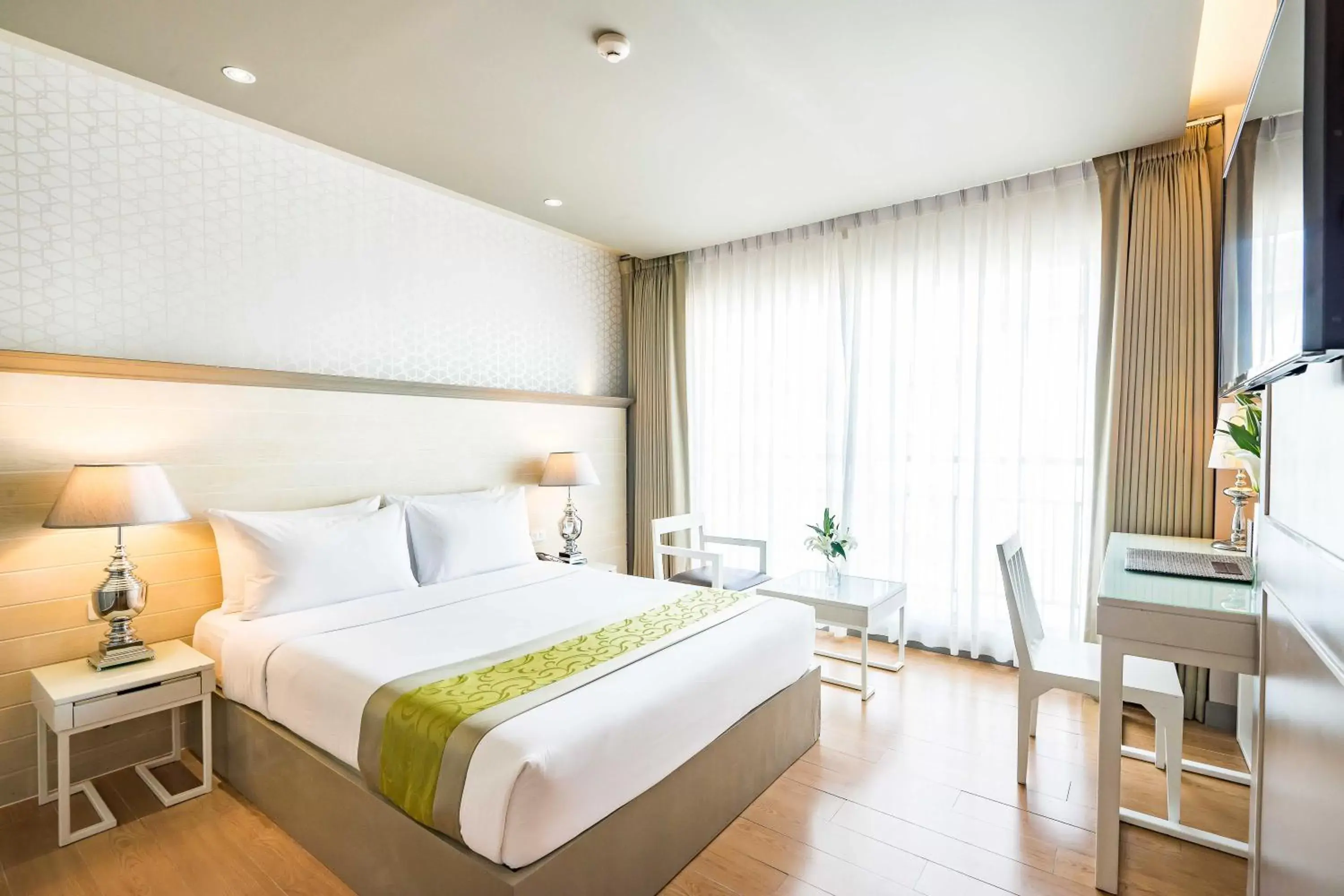 Bedroom, Bed in Best Western Patong Beach