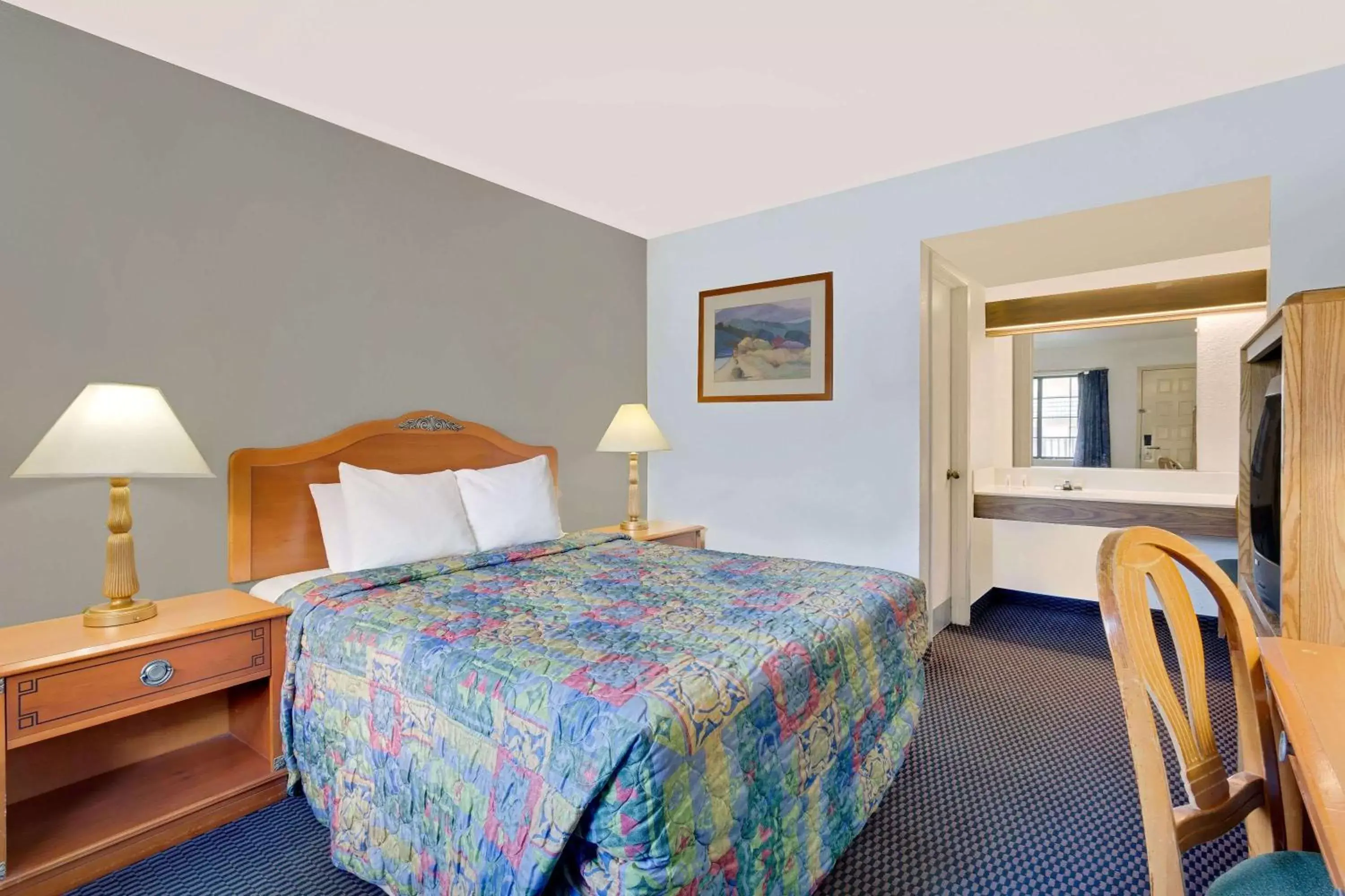 Photo of the whole room, Bed in Days Inn & Suites by Wyndham Needles