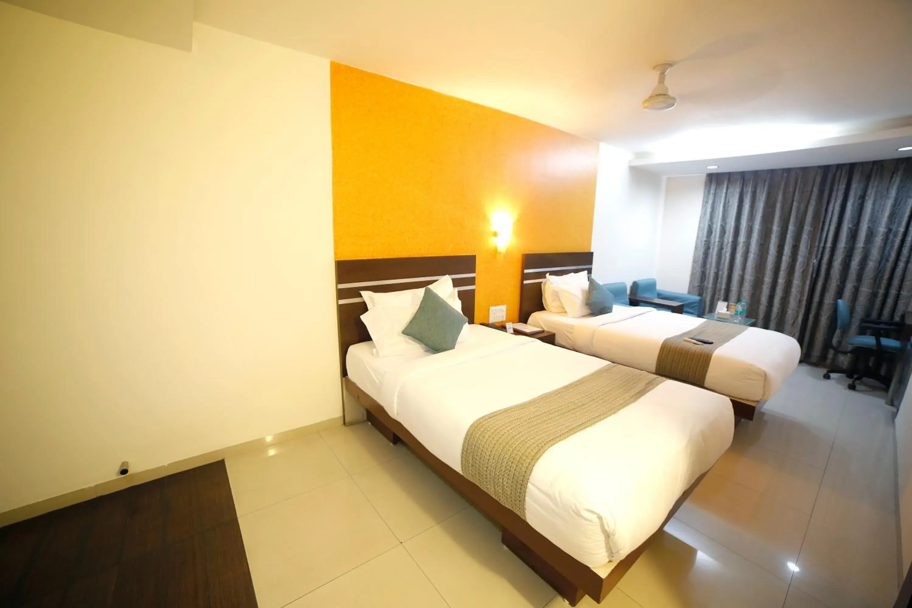 Seating area, Bed in Best Western Yuvraj