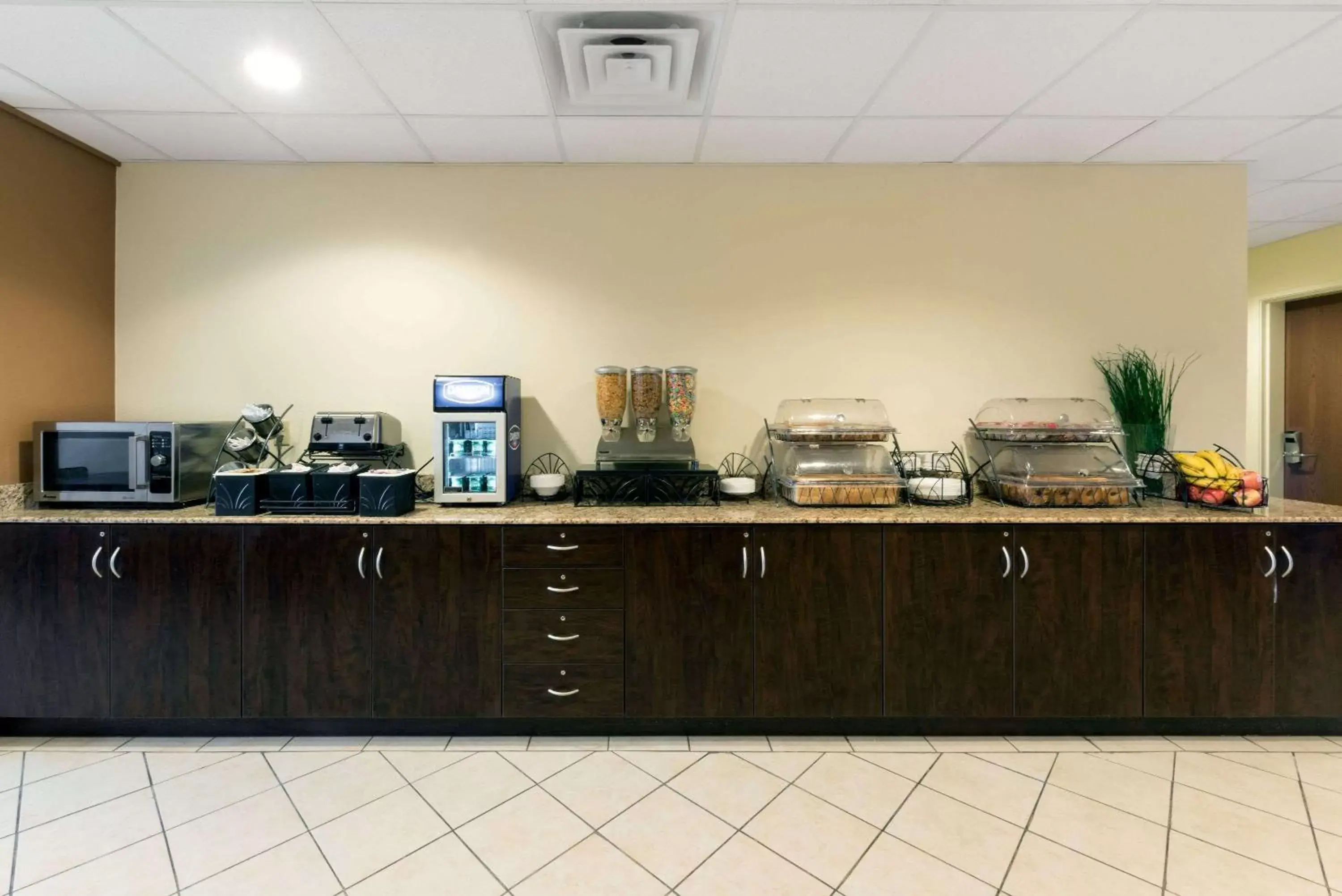 Restaurant/places to eat in Microtel Inn and Suites Eagle Pass Restaurant/places to eat in Microtel Inn and Suites Eagle Pass