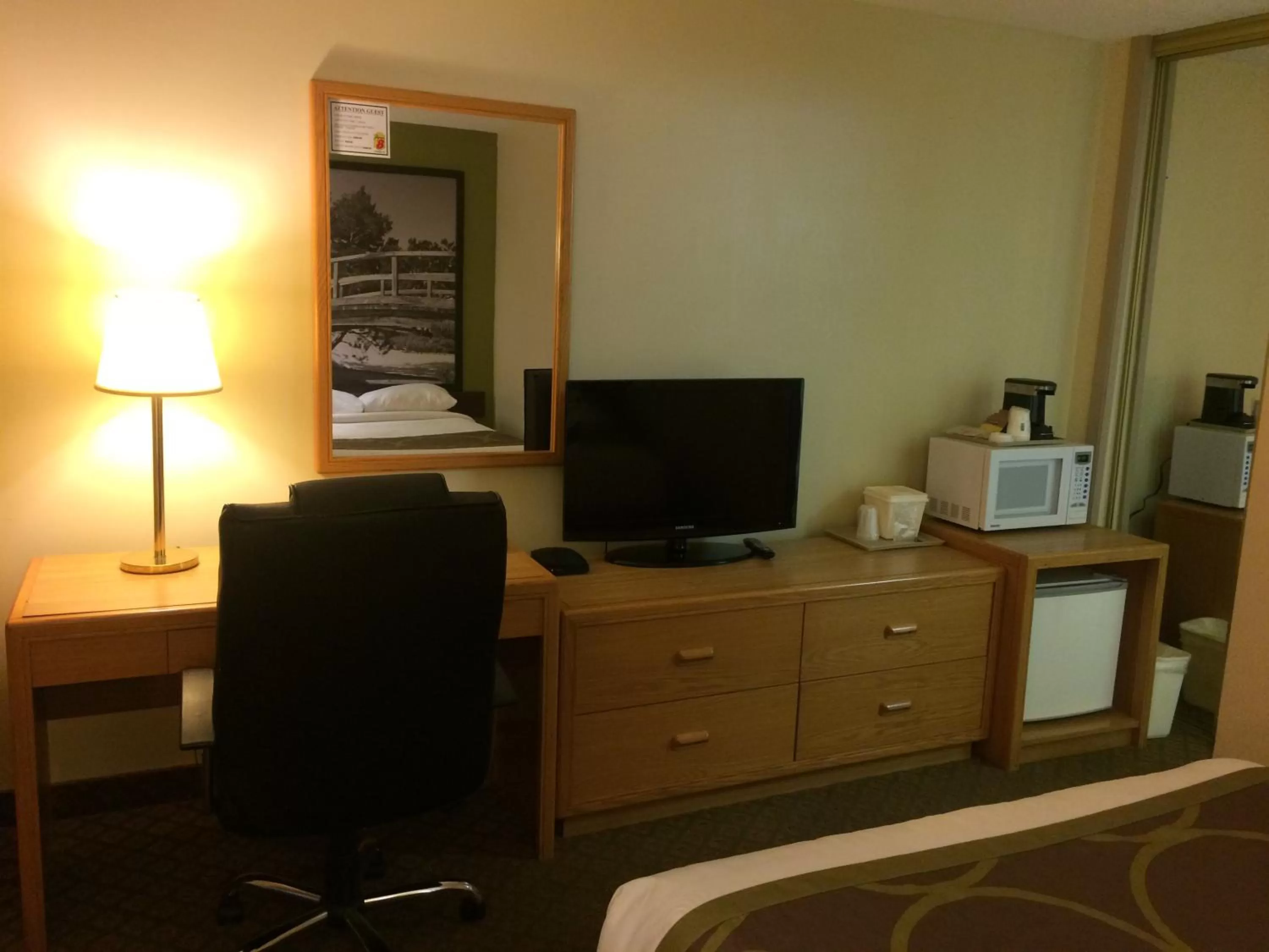 Bedroom in Super 8 by Wyndham Lethbridge