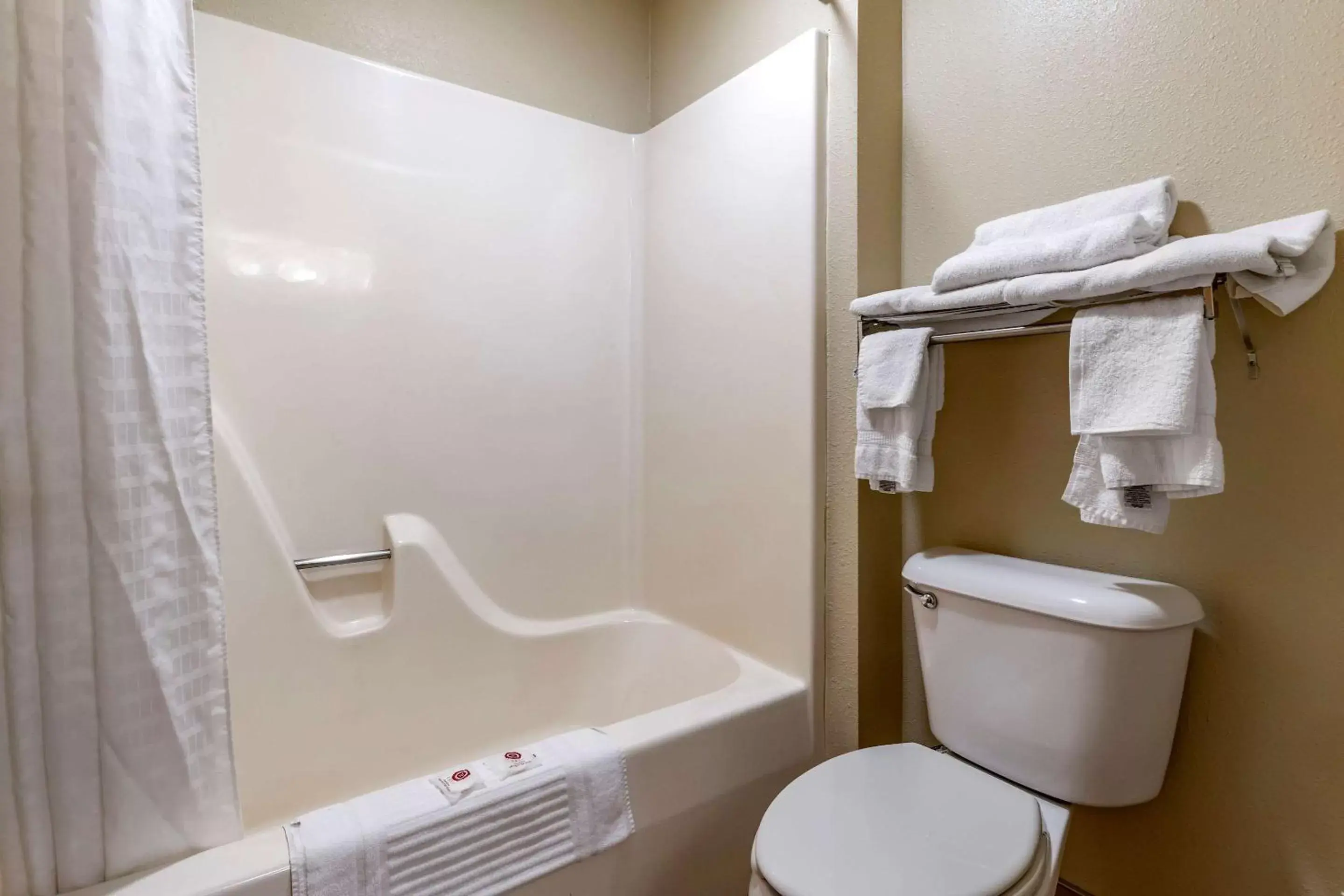 Bathroom in Comfort Inn & Suites Cedar Rapids North - Collins Road