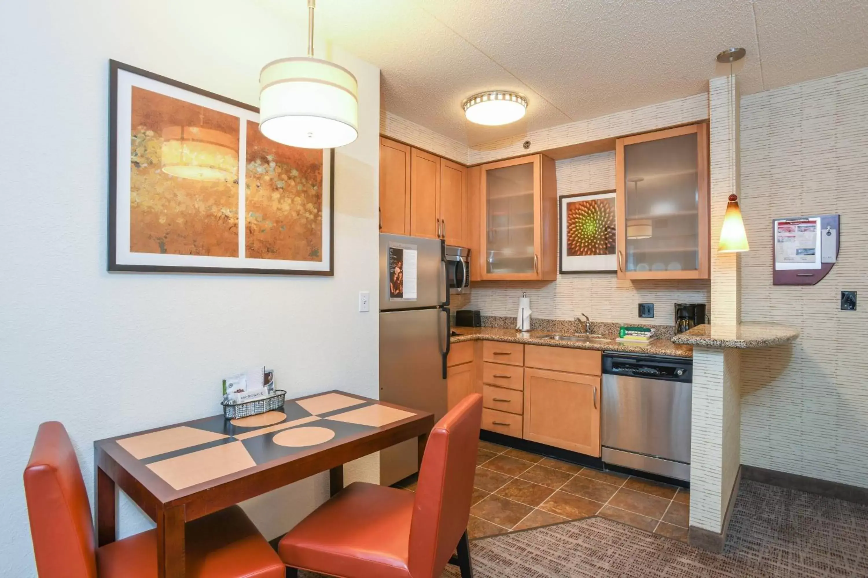 Photo of the whole room, Kitchen/Kitchenette in Residence Inn Cincinnati North West Chester
