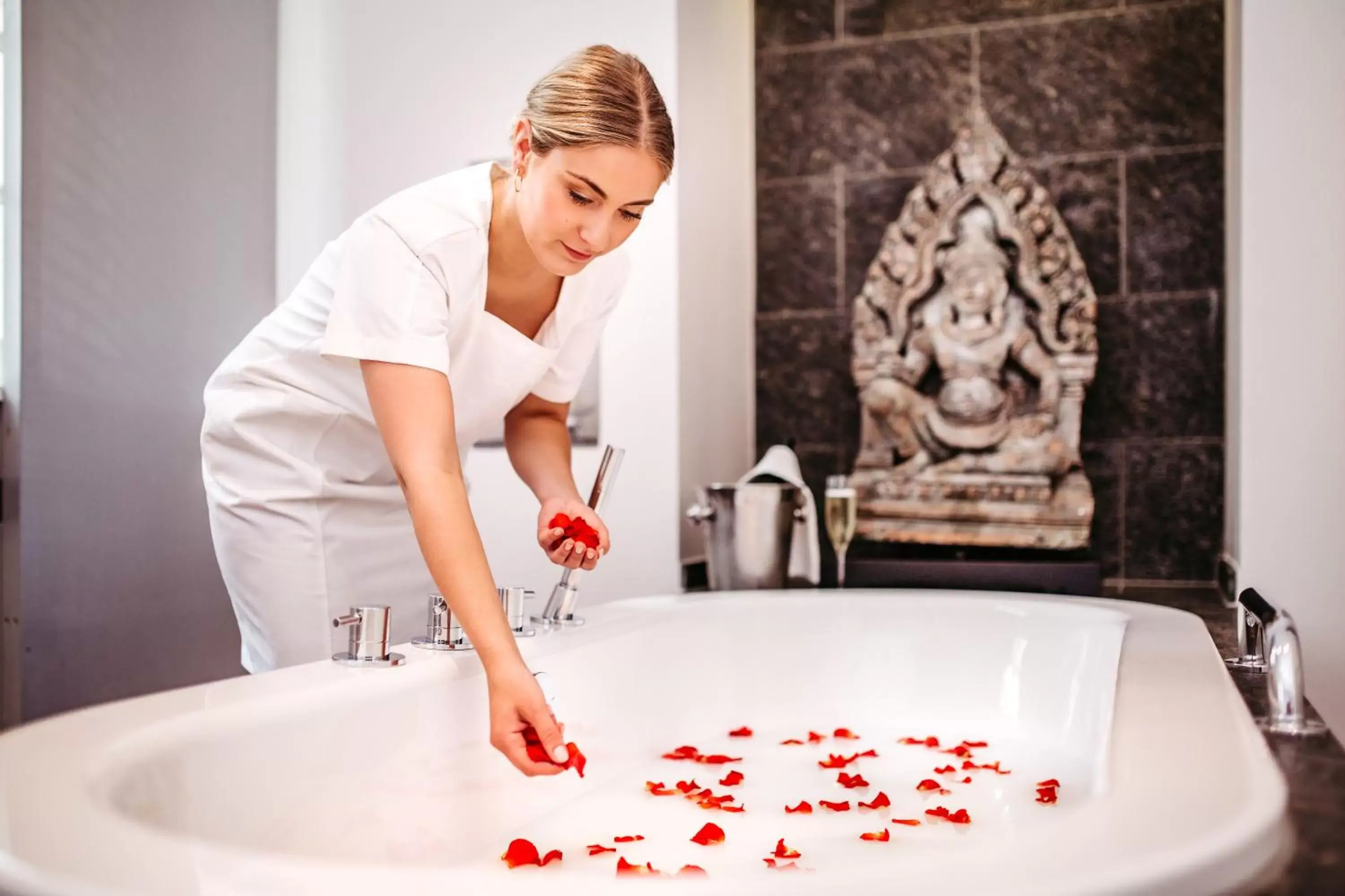 Massage, Bathroom in Parkhotel Quellenhof Aachen