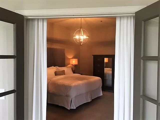 Bed in Kentucky Grand Hotel & Spa