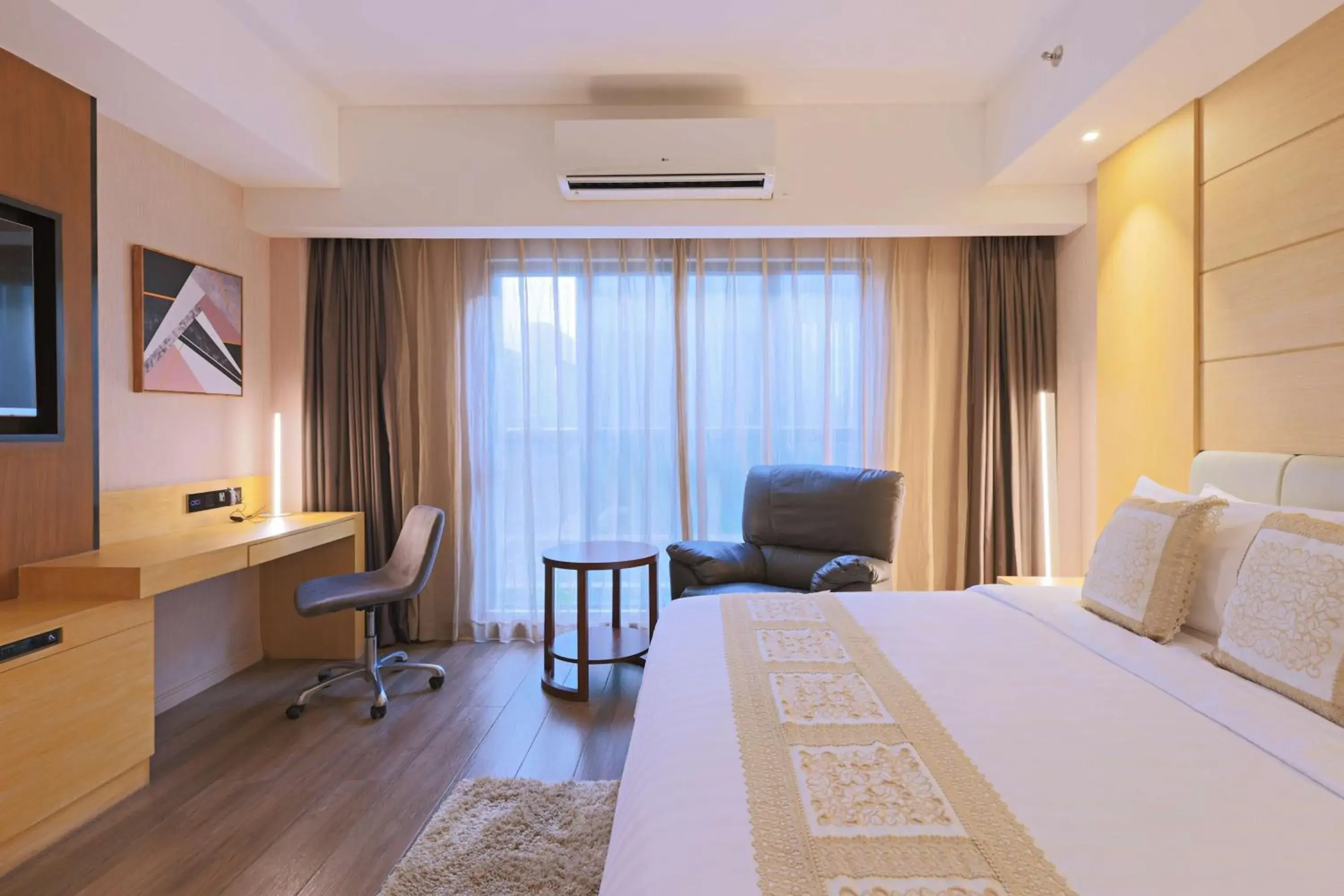 Bedroom, Seating Area in Best Western Plus Metro Clark