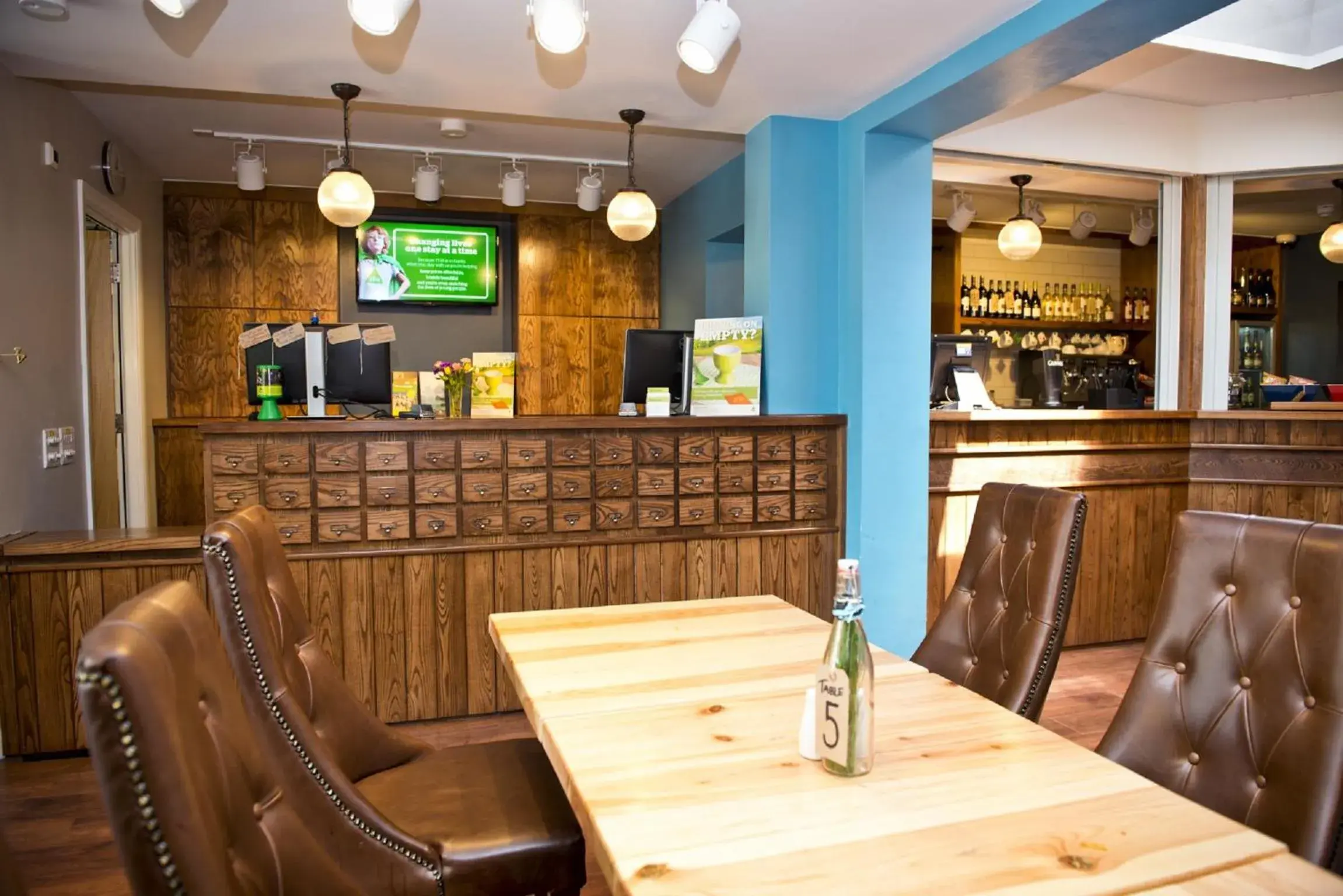 Restaurant/Places to Eat in YHA Cambridge Hostel