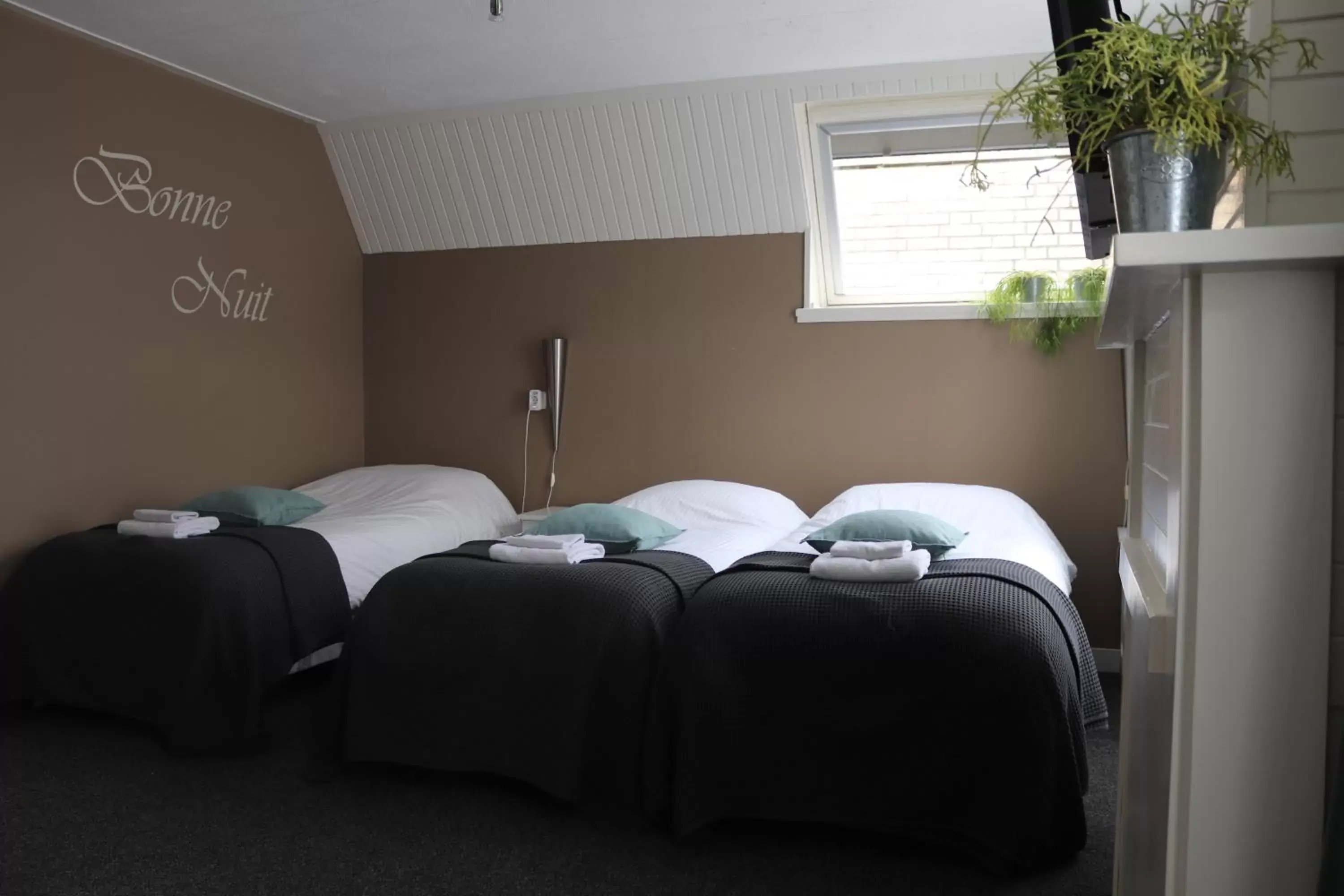 Family Room with Private Bathroom in Het Wapen van Noordwijkerhout Family Room with Private Bathroom in Het Wapen van Noordwijkerhout