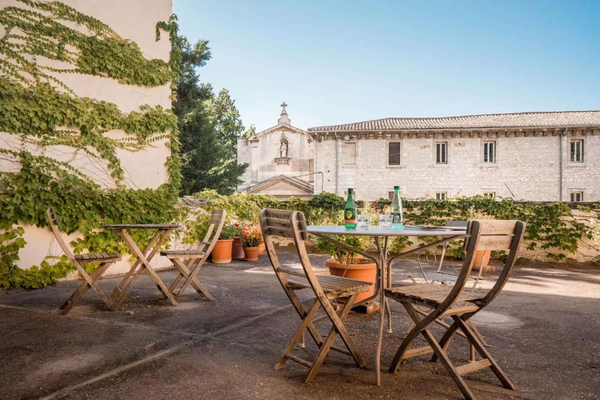 Patio, Property Building in Hotel d'Angleterre