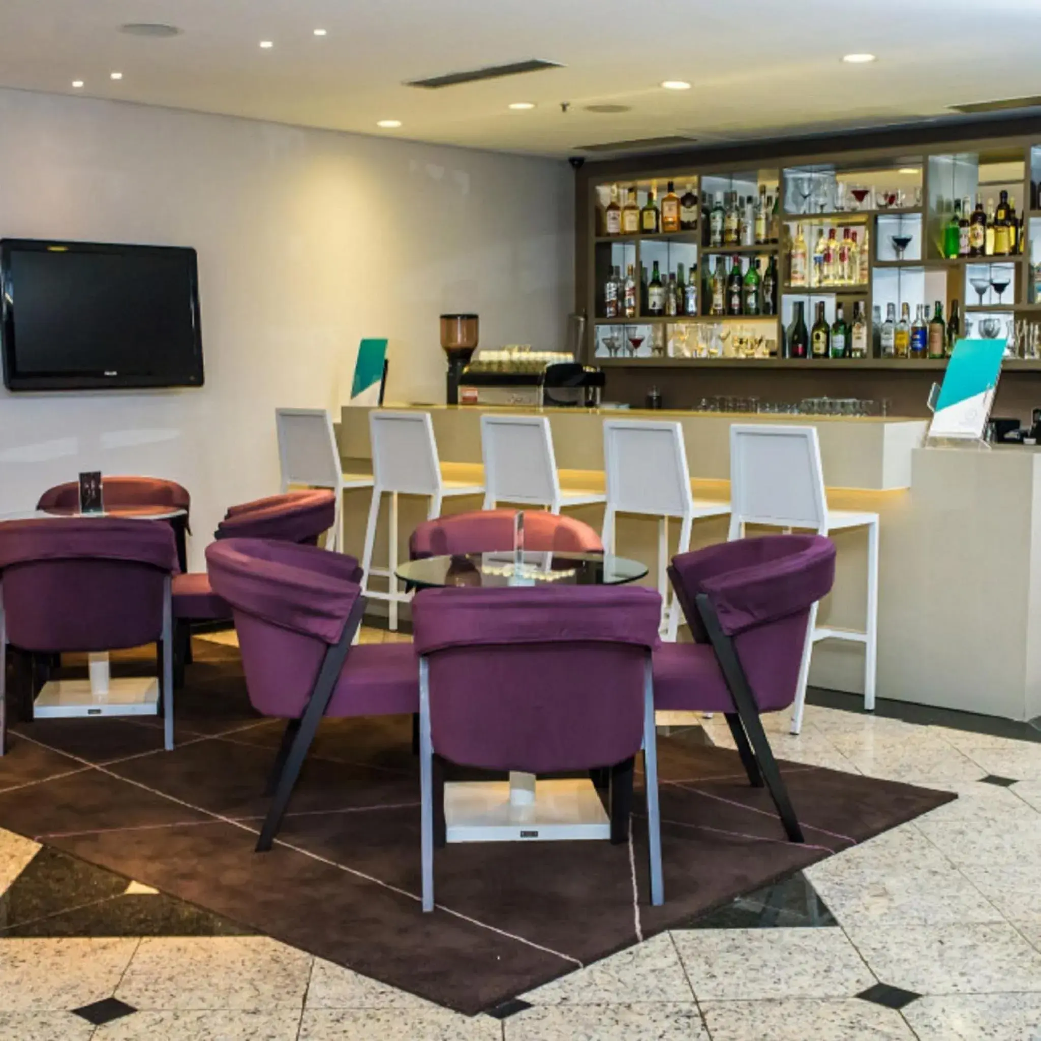 Lounge or bar in Sol Alphaville Hotel & Residence