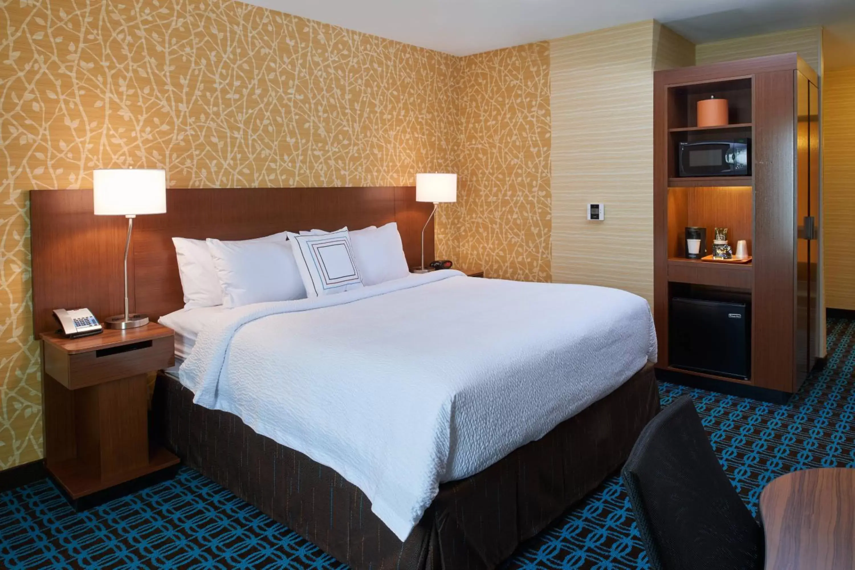 Photo of the whole room, Bed in Fairfield Inn & Suites by Marriott Detroit Troy