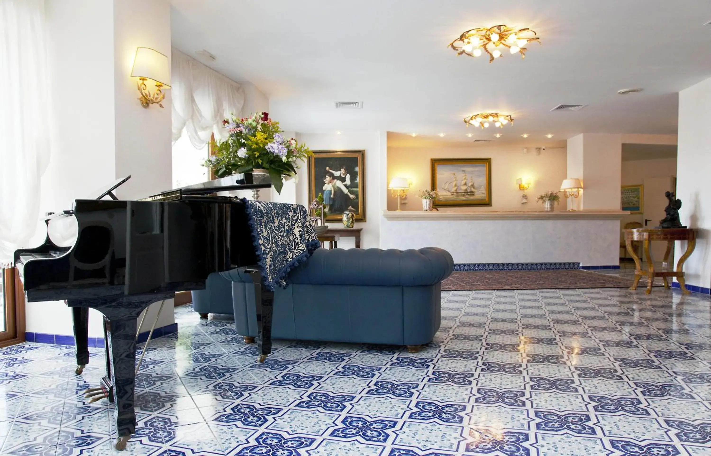 Lounge or bar, Lobby/Reception in Punta Campanella Resort & Spa