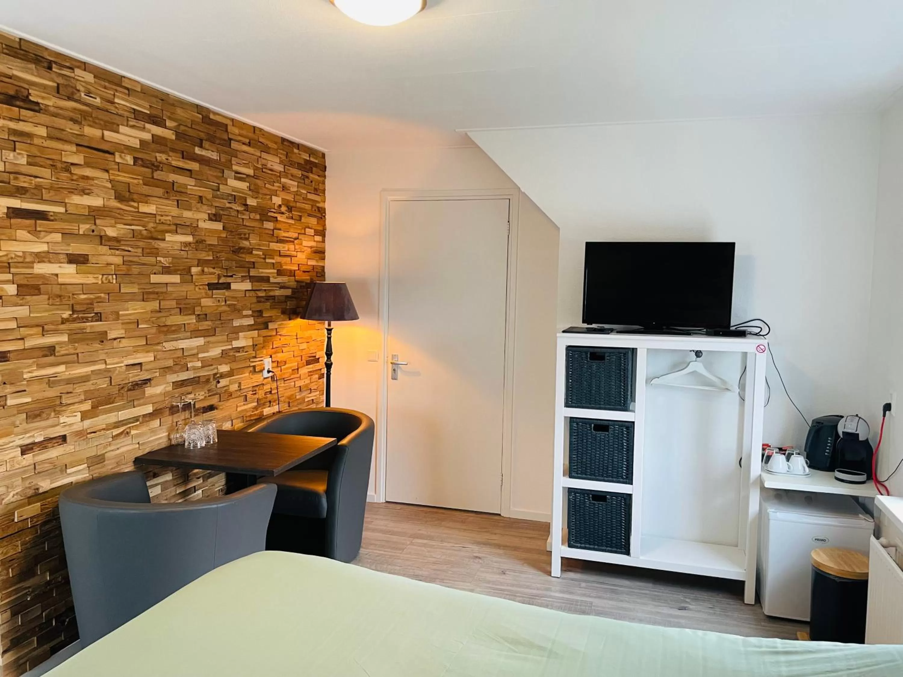 Dining area, Bed in Slapen bij de Buurvrouw