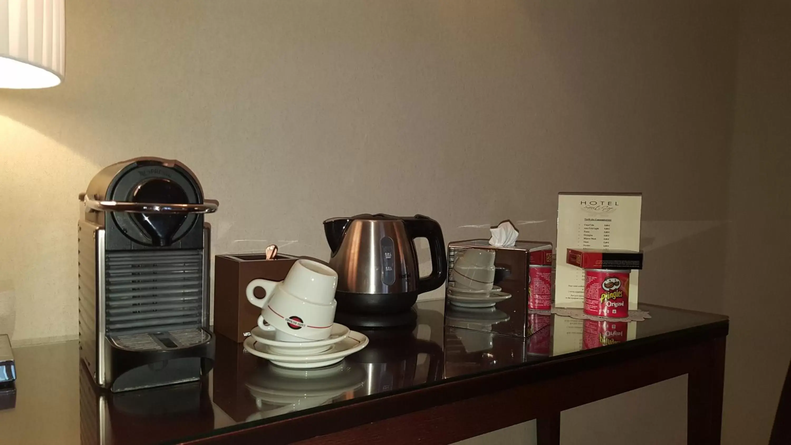Coffee/Tea Facilities in Hotel Saint Cyr Etoile
