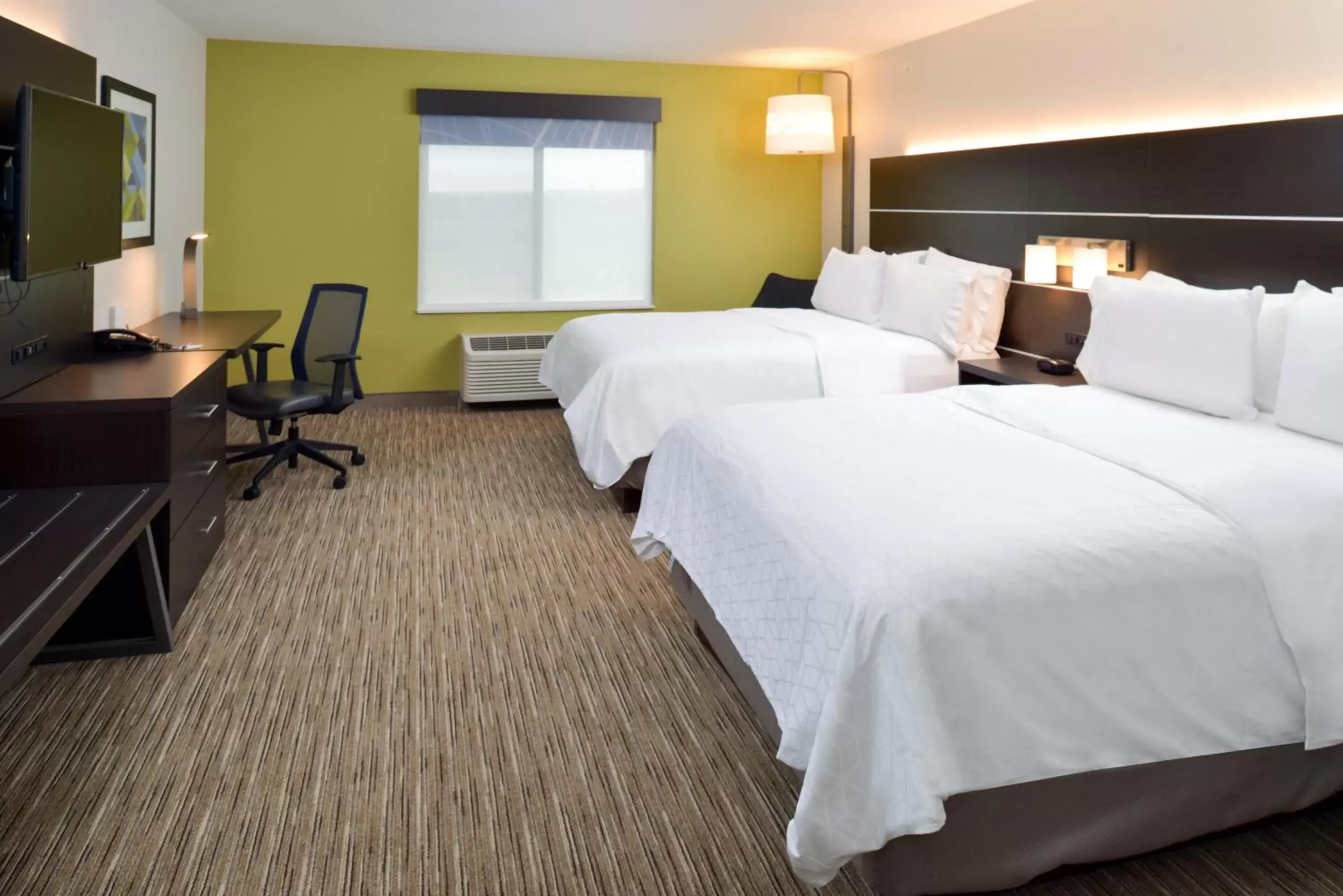 Photo of the whole room, Bed in Holiday Inn Express & Suites Pueblo, an IHG Hotel