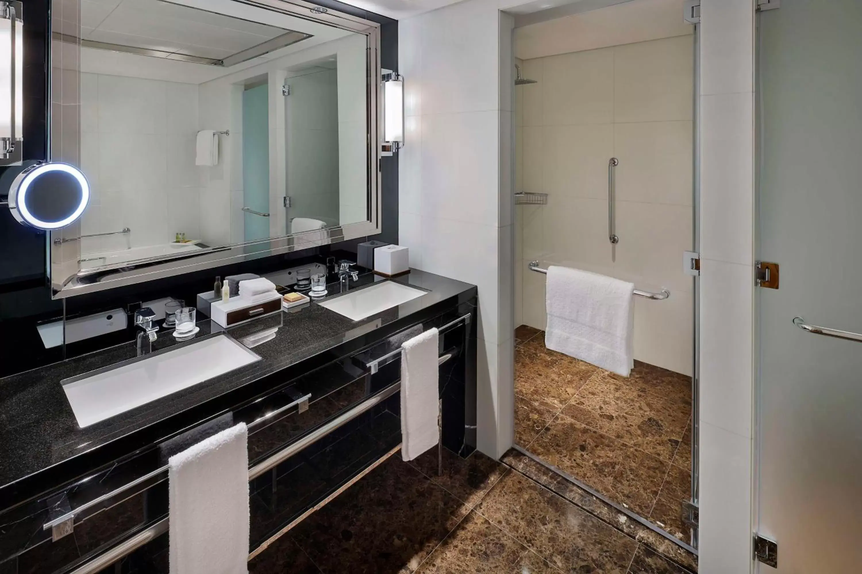 Bathroom in Hilton Dubai Palm Jumeirah