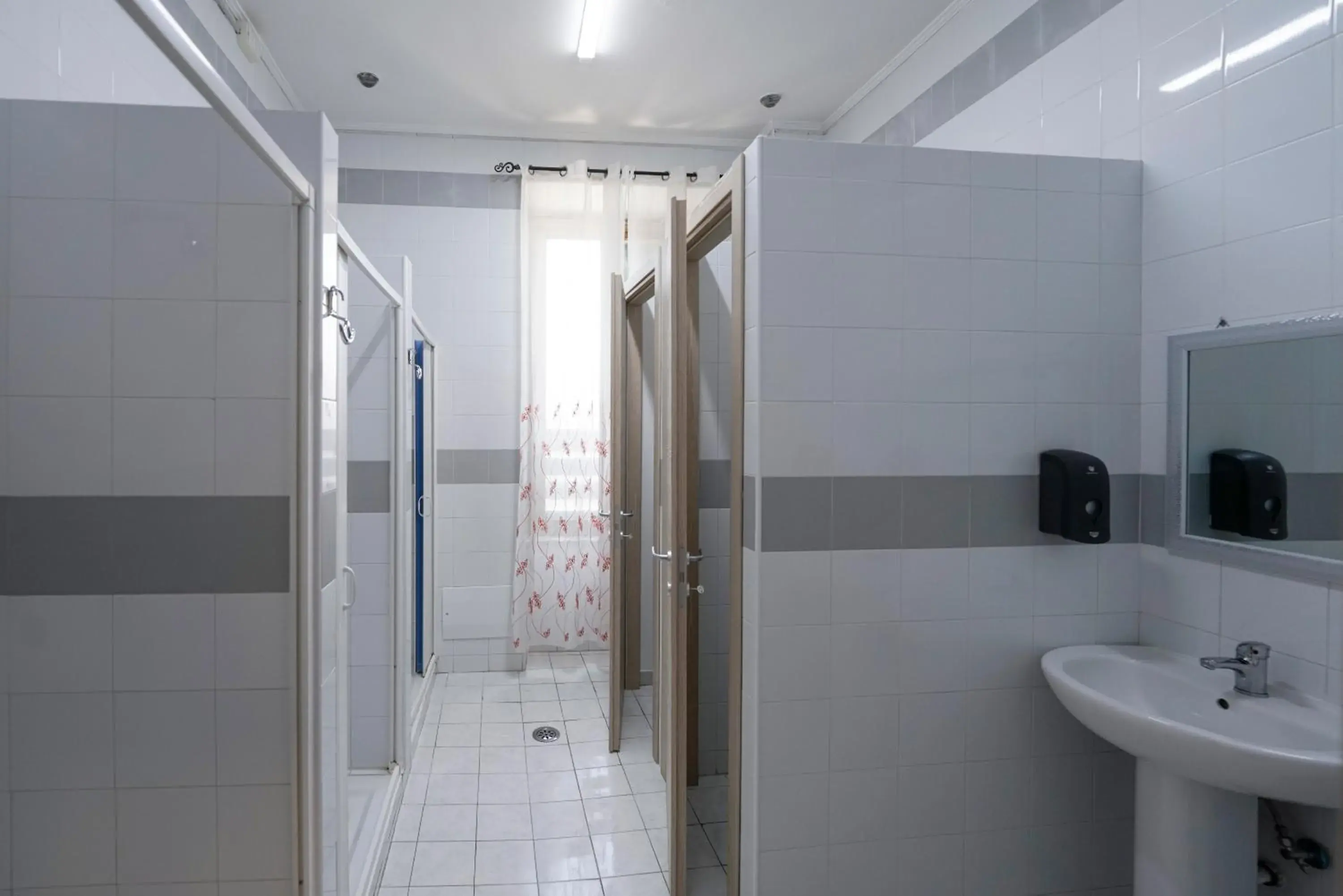 Bathroom in Naples Experience Hostel