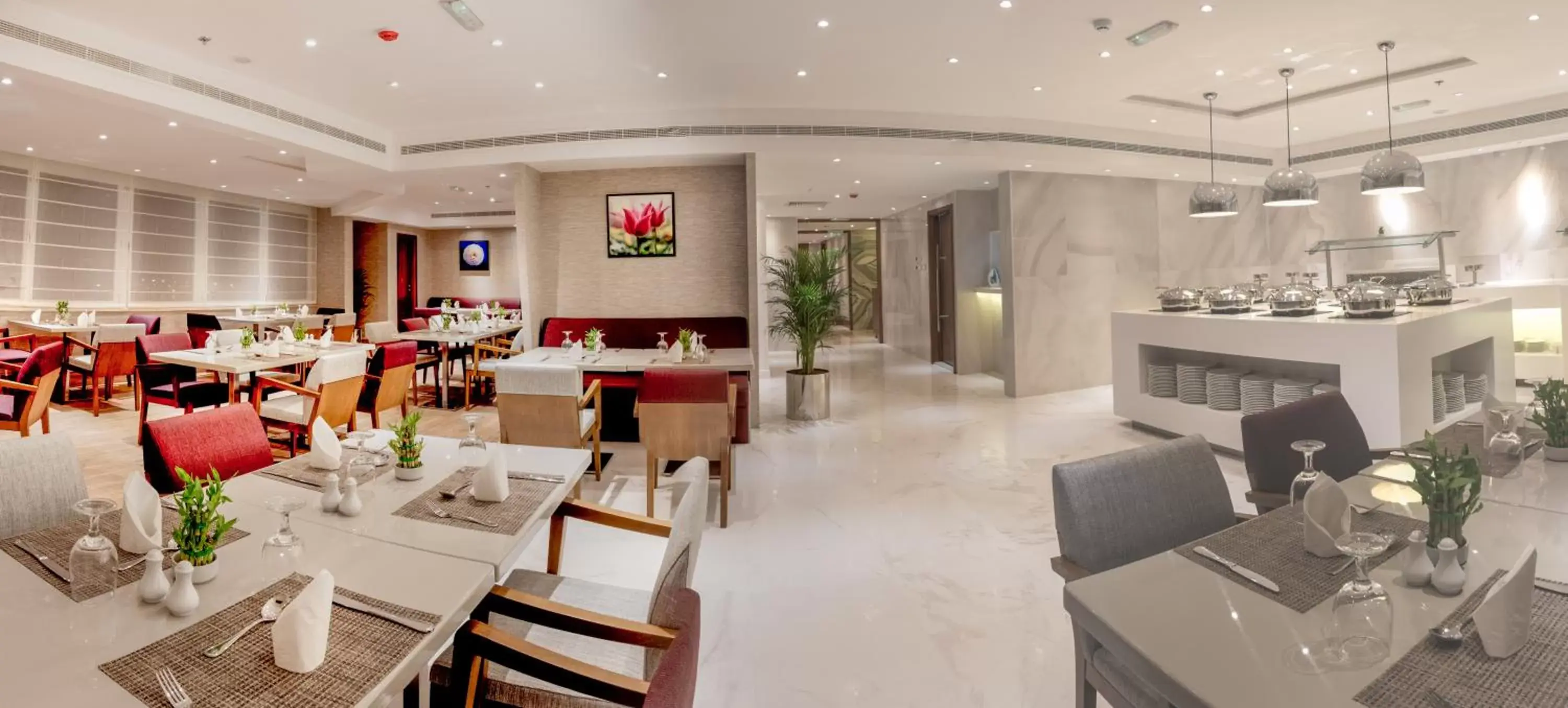 Restaurant/Places to Eat in Hawthorn Suites by Wyndham Abu Dhabi City Center