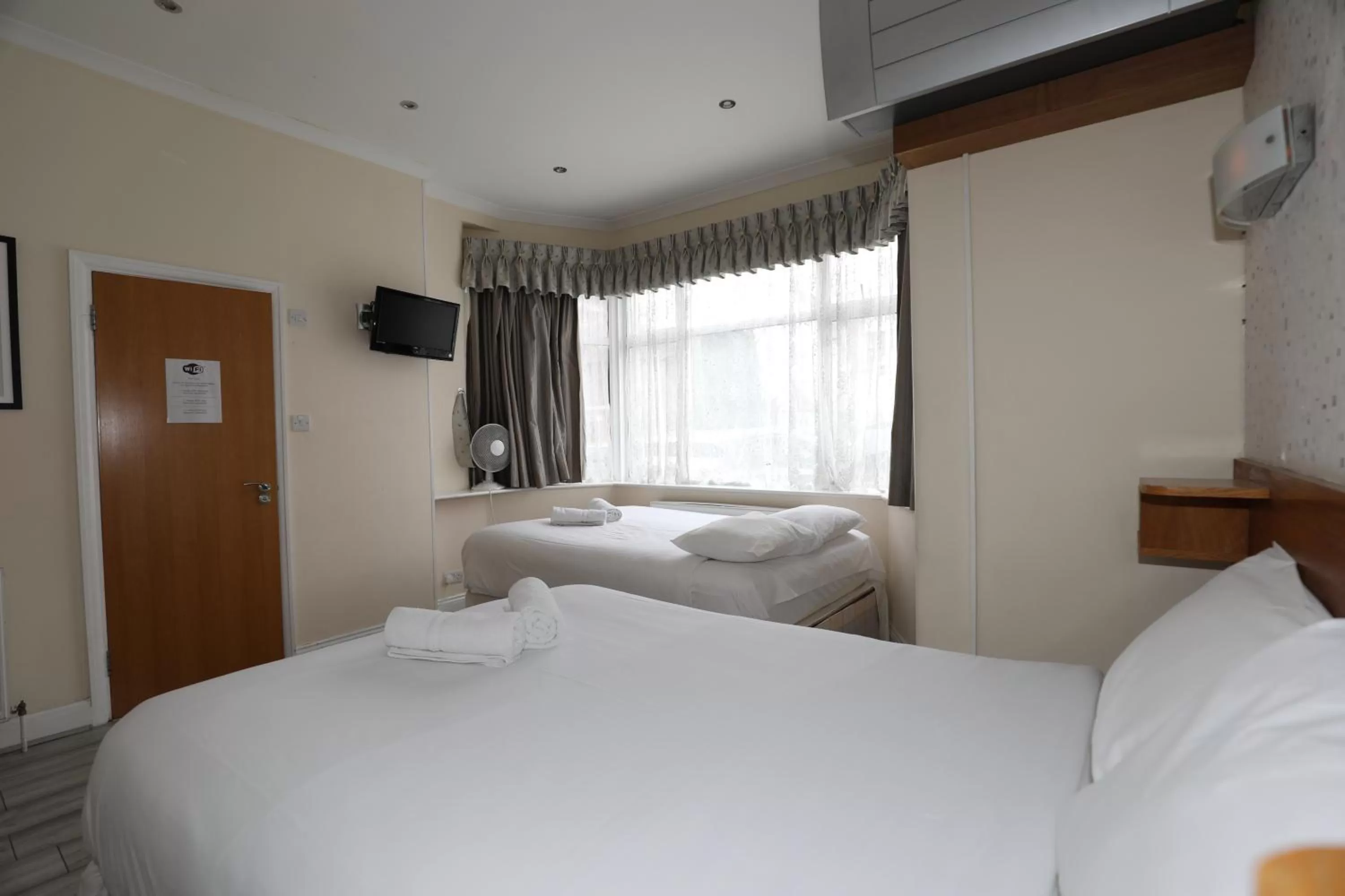 Bed in Anchor Guest House