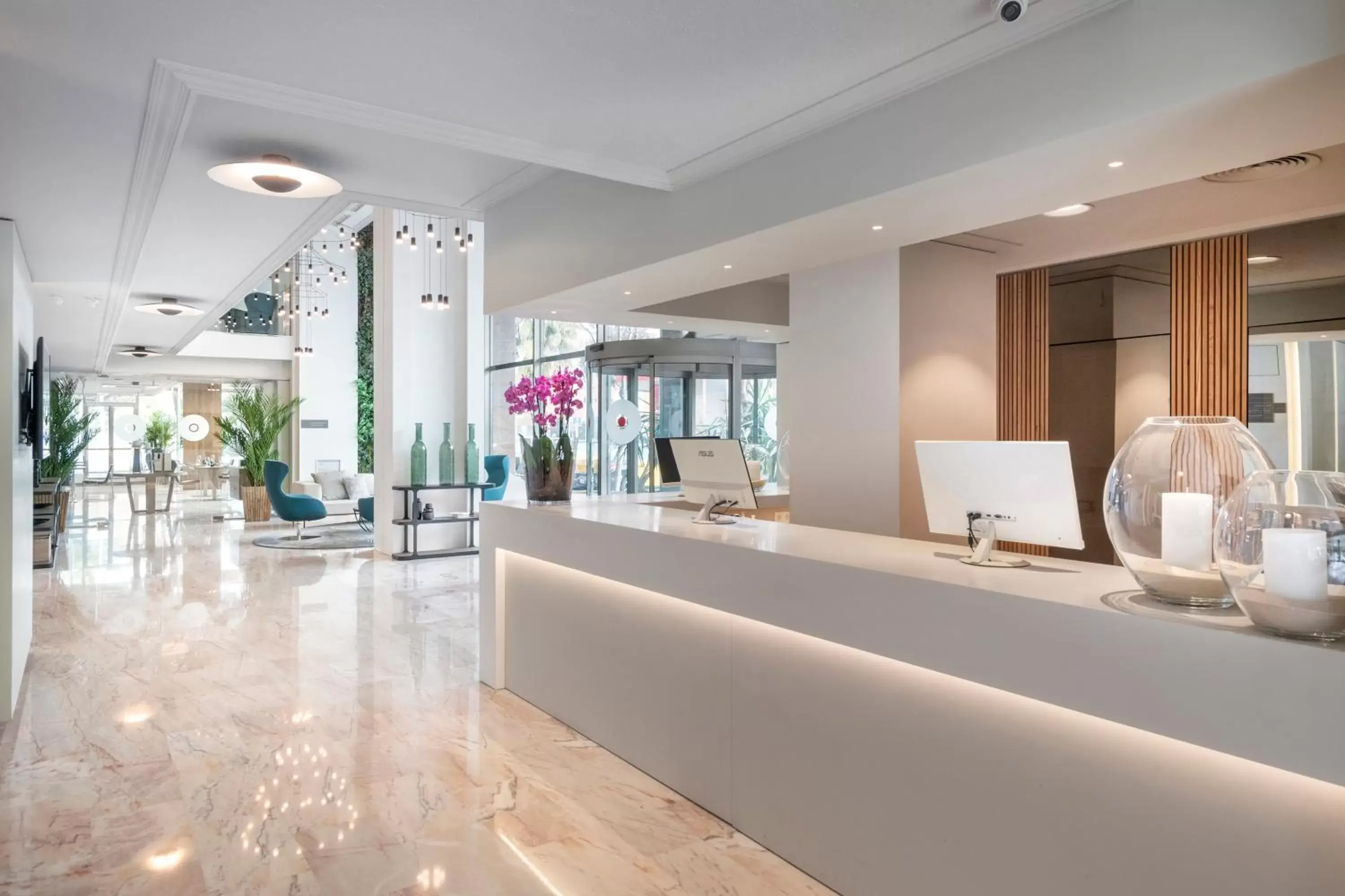 Lobby or reception in Salles Ciutat del Prat Barcelona Airport Lobby or reception in Salles Ciutat del Prat Barcelona Airport