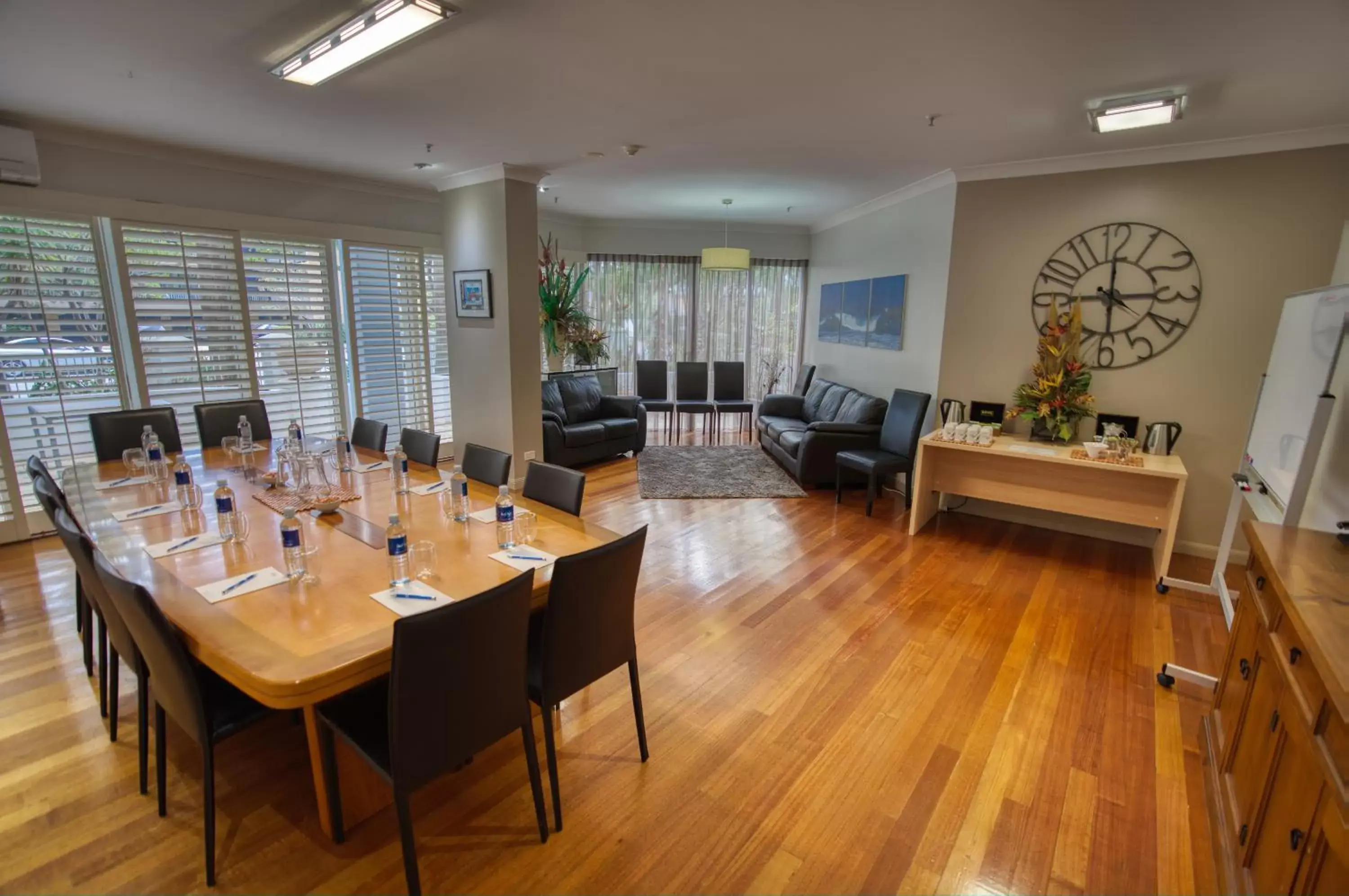 Business facilities, Restaurant/Places to Eat in Bel Air on Broadbeach