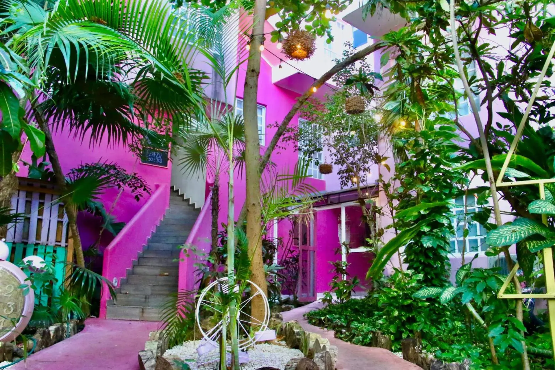 Garden, Property Building in Mala Vecindad Playa Beer Hotel