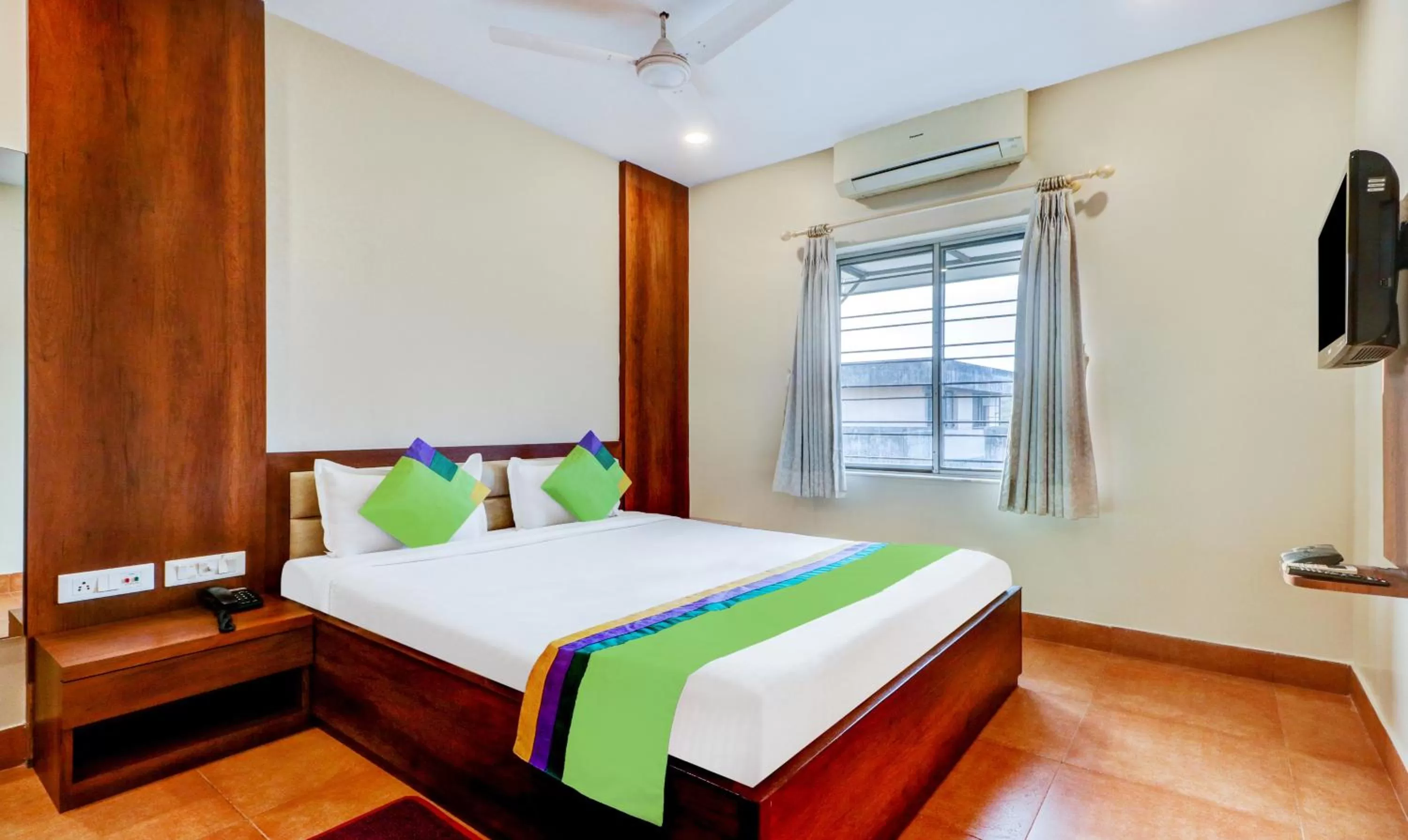 Bed in Treebo Sreema - 2 km From Salt Lake Sector V