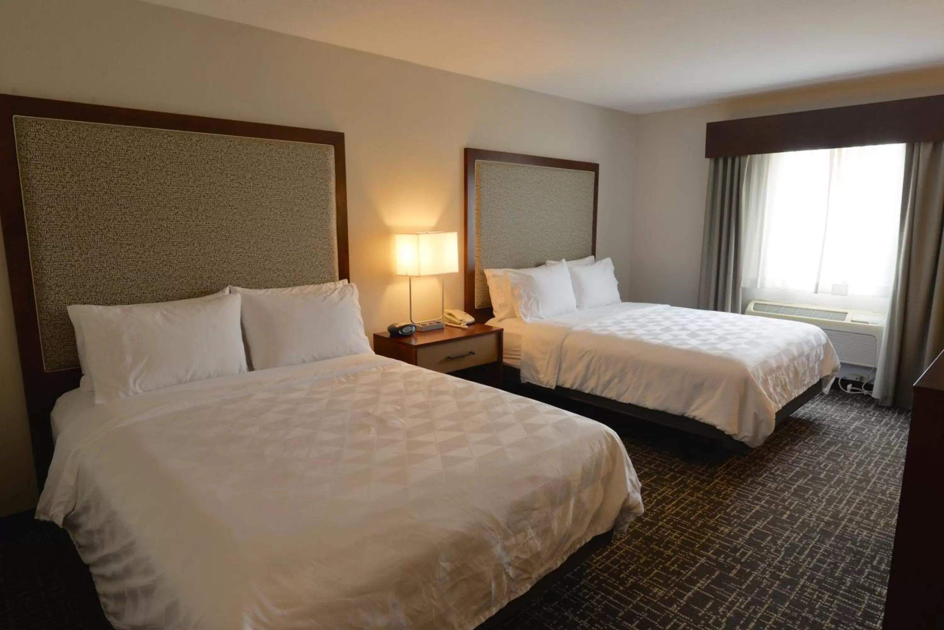 Bed in Holiday Inn Hotel & Suites Minneapolis-Lakeville, an IHG Hotel