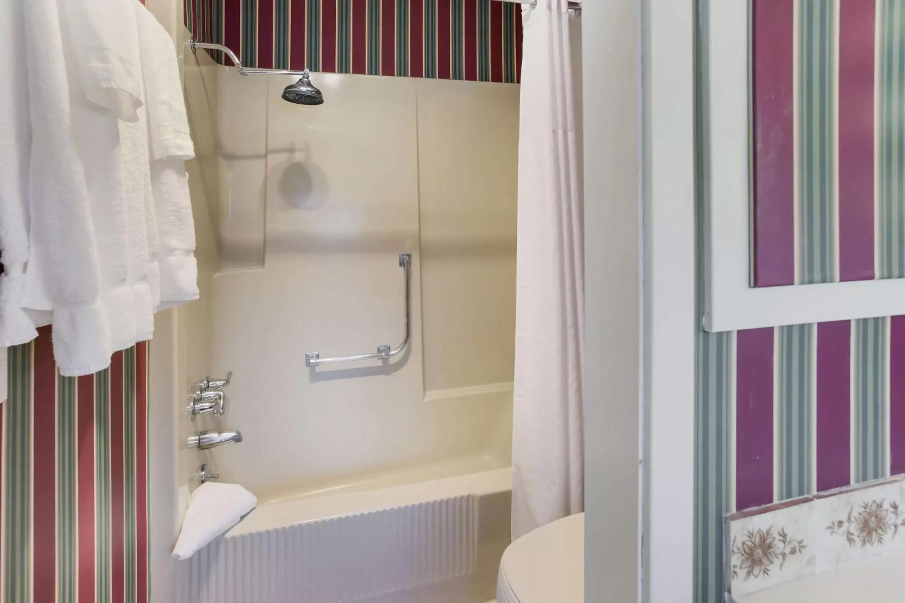 Bathroom in The Palmer House Resort, Ascend Hotel Collection