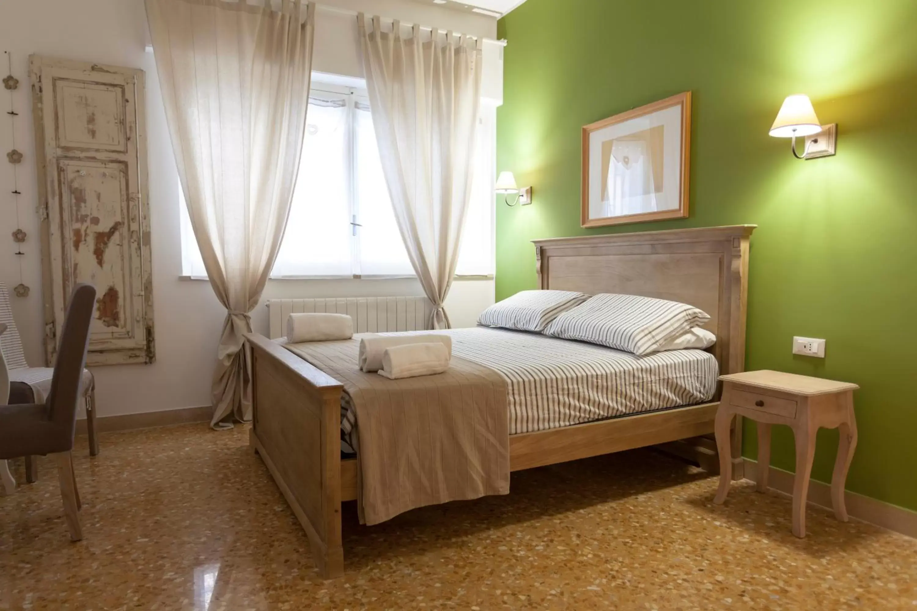 Photo of the whole room, Bed in Piazza Marina