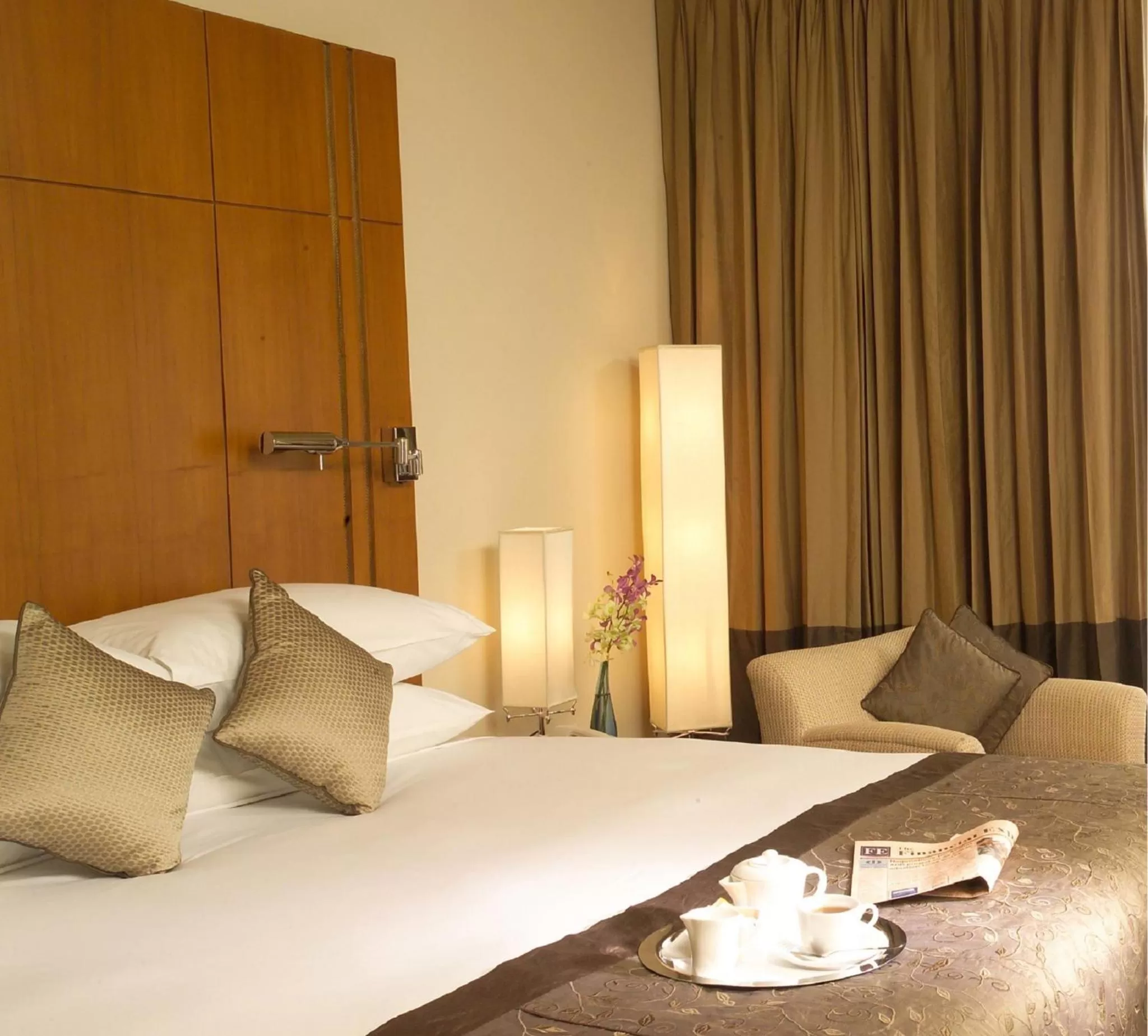 Bedroom, Bed in Radisson Blu Dhaka Water Garden