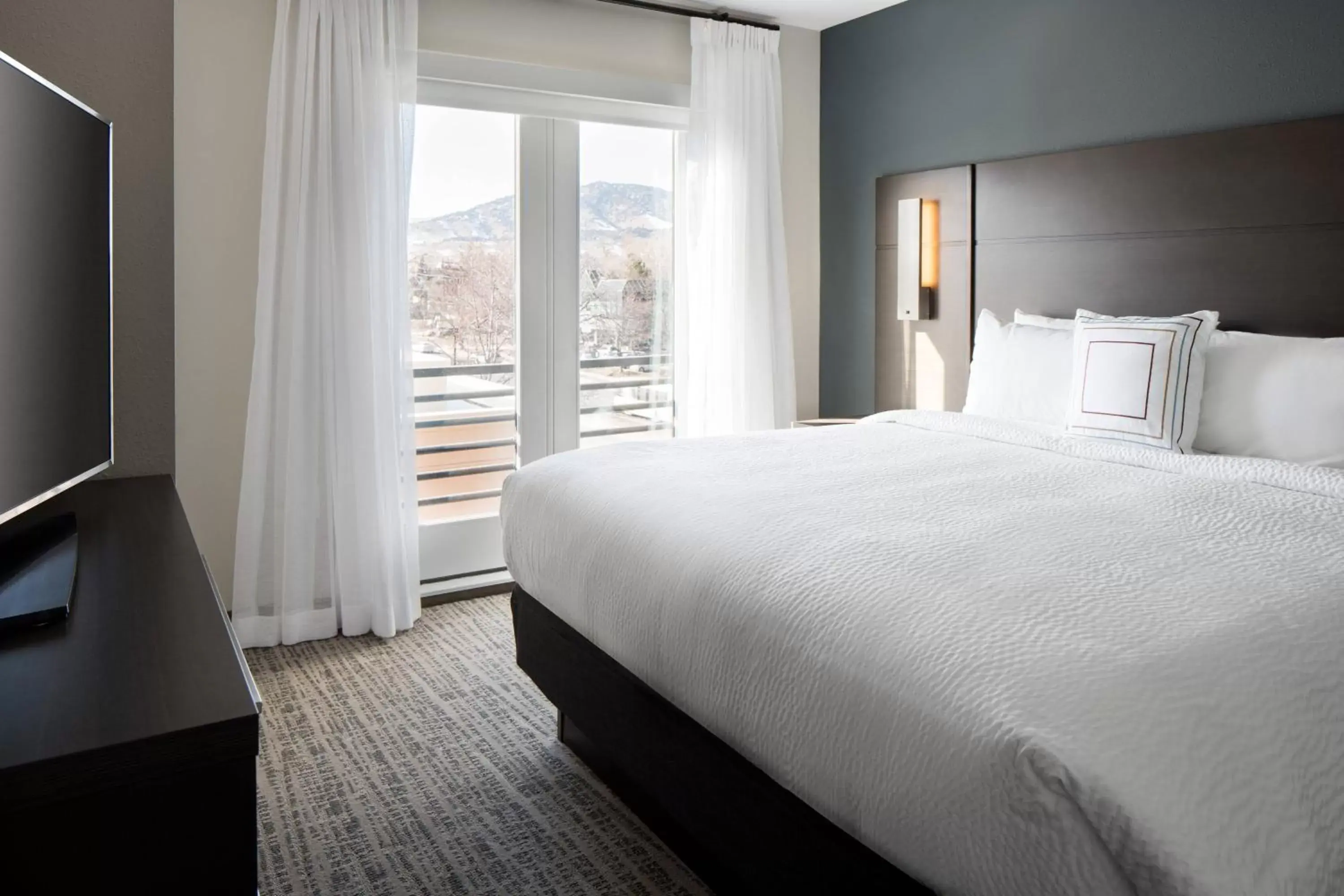 Bedroom, Bed in Residence Inn by Marriott Boulder Canyon Boulevard