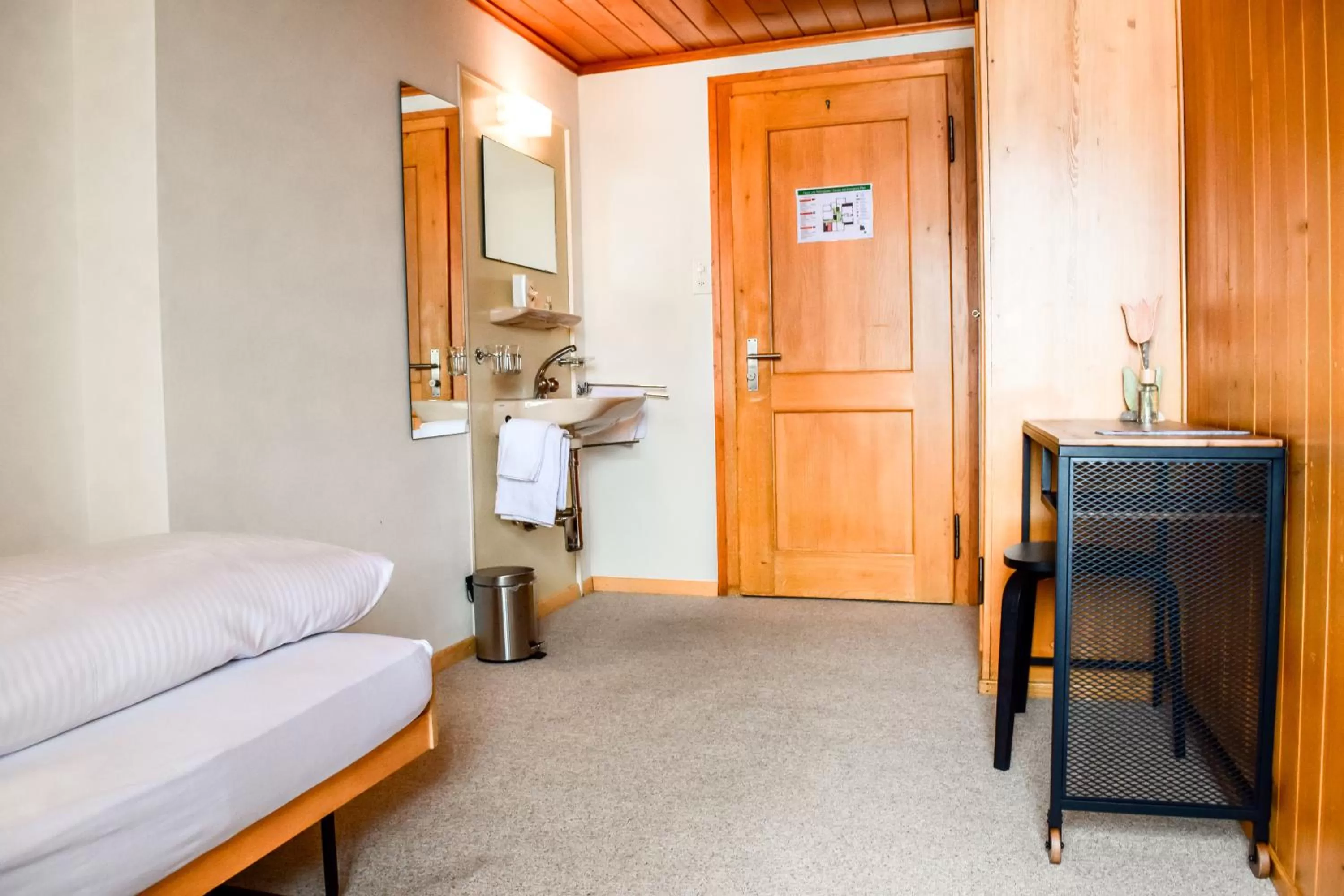 Photo of the whole room in First Lodge