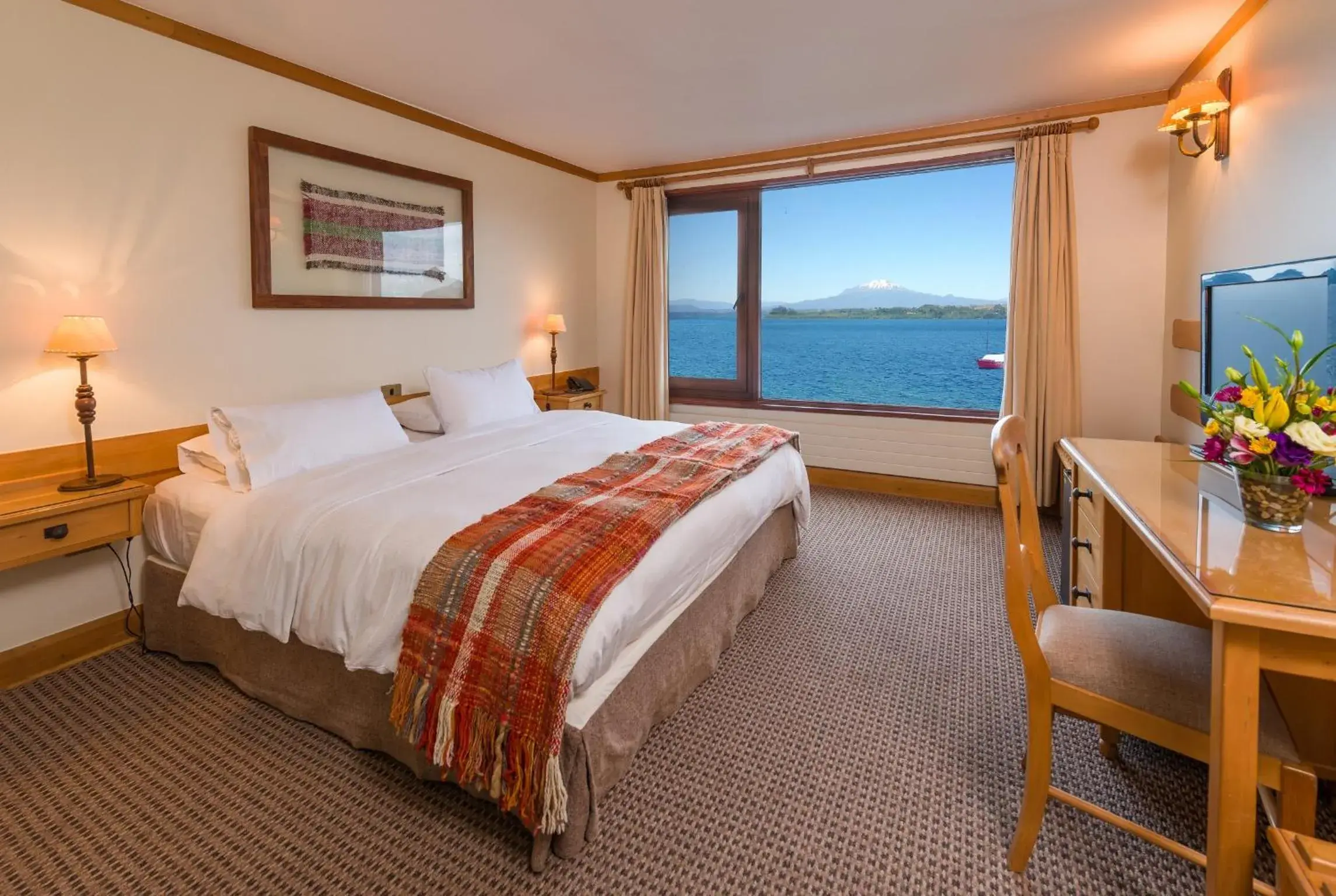 Bedroom in Hotel Cabaña Del Lago Puerto Varas