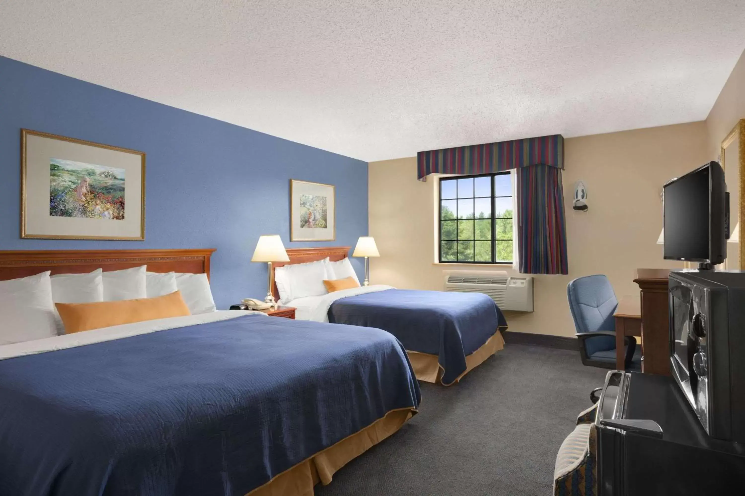 Photo of the whole room in Days Inn by Wyndham Keene NH