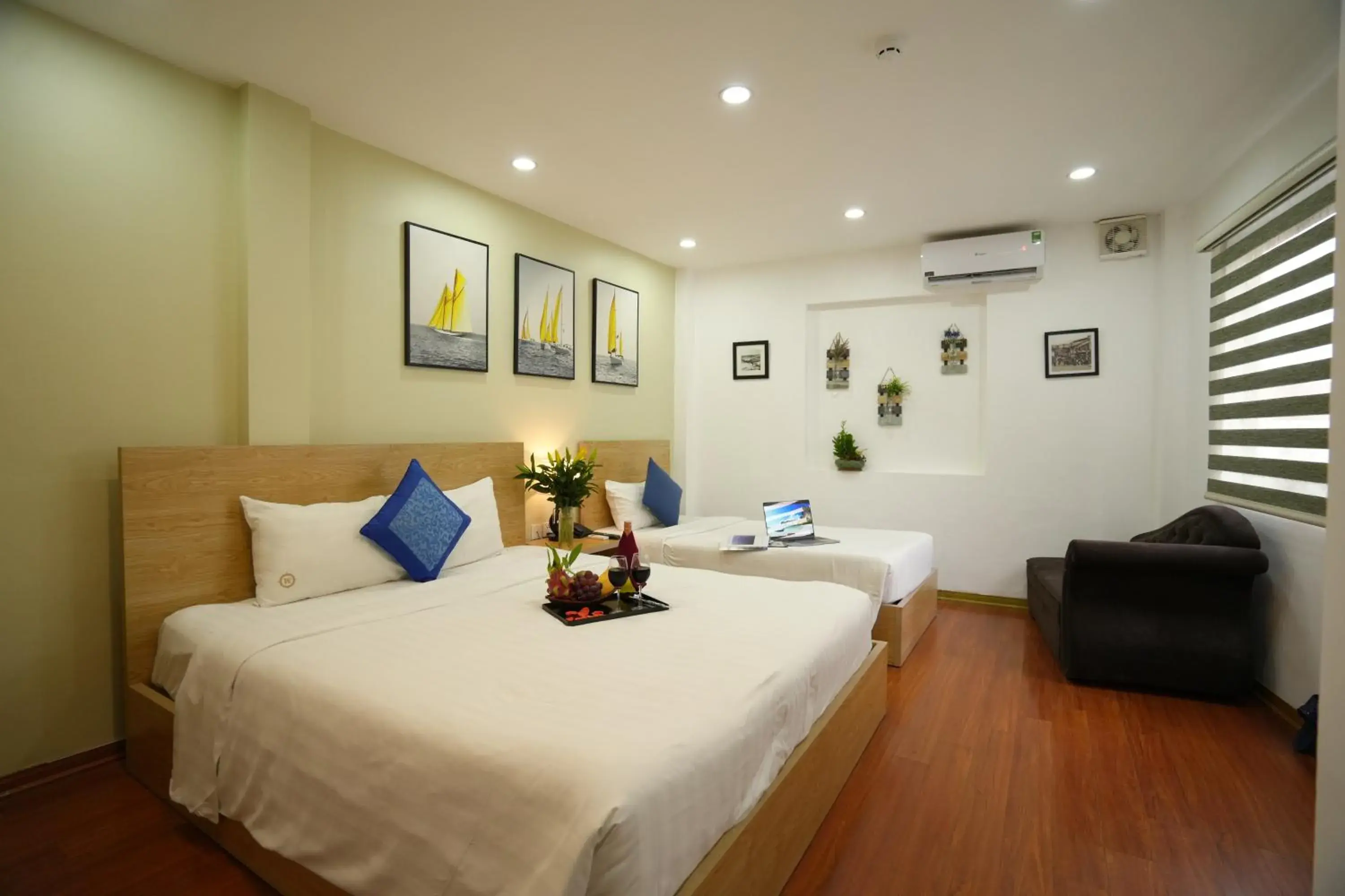 Bed in Valley Hotel &Travel