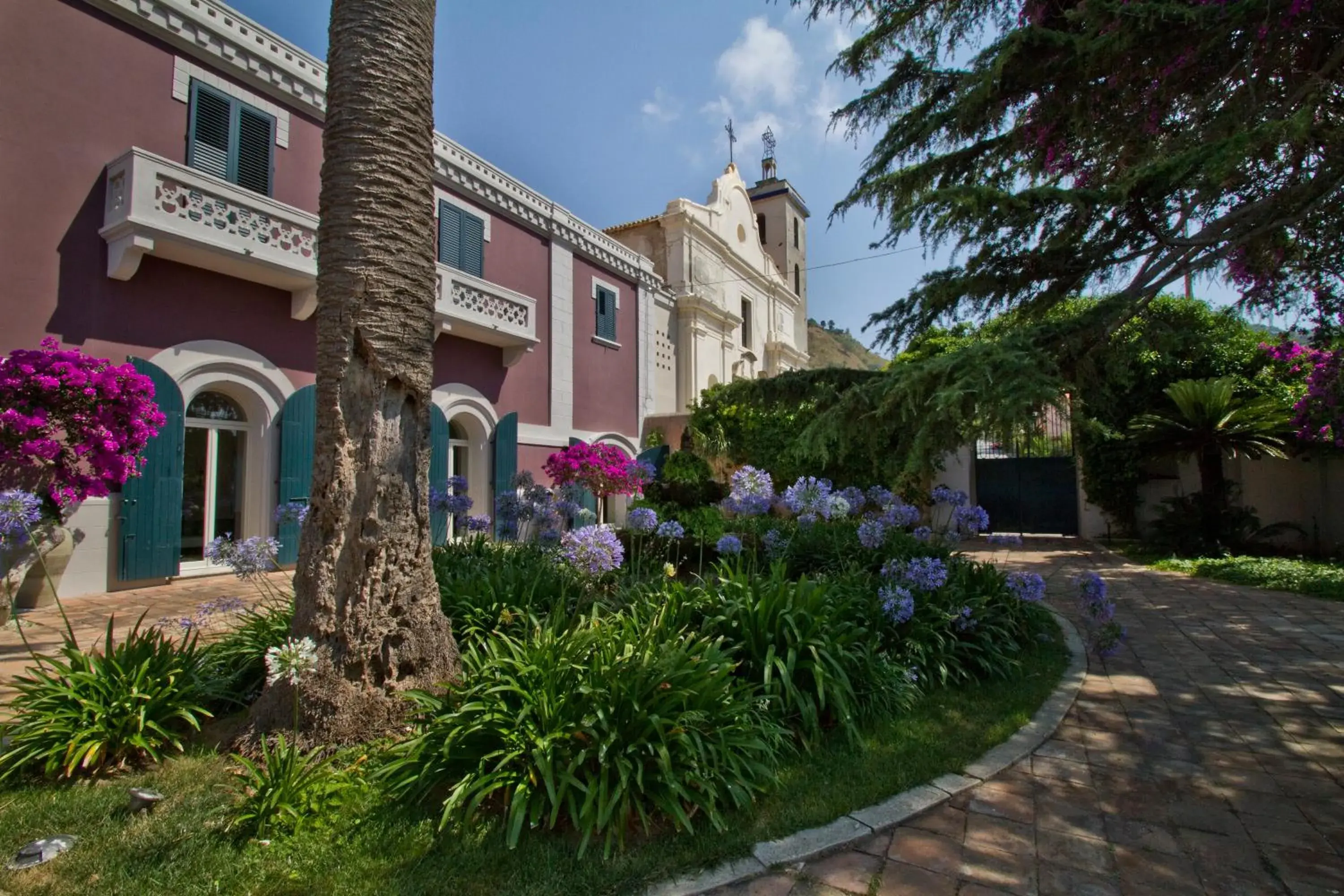 Facade/entrance, Property Building in Villa Paola