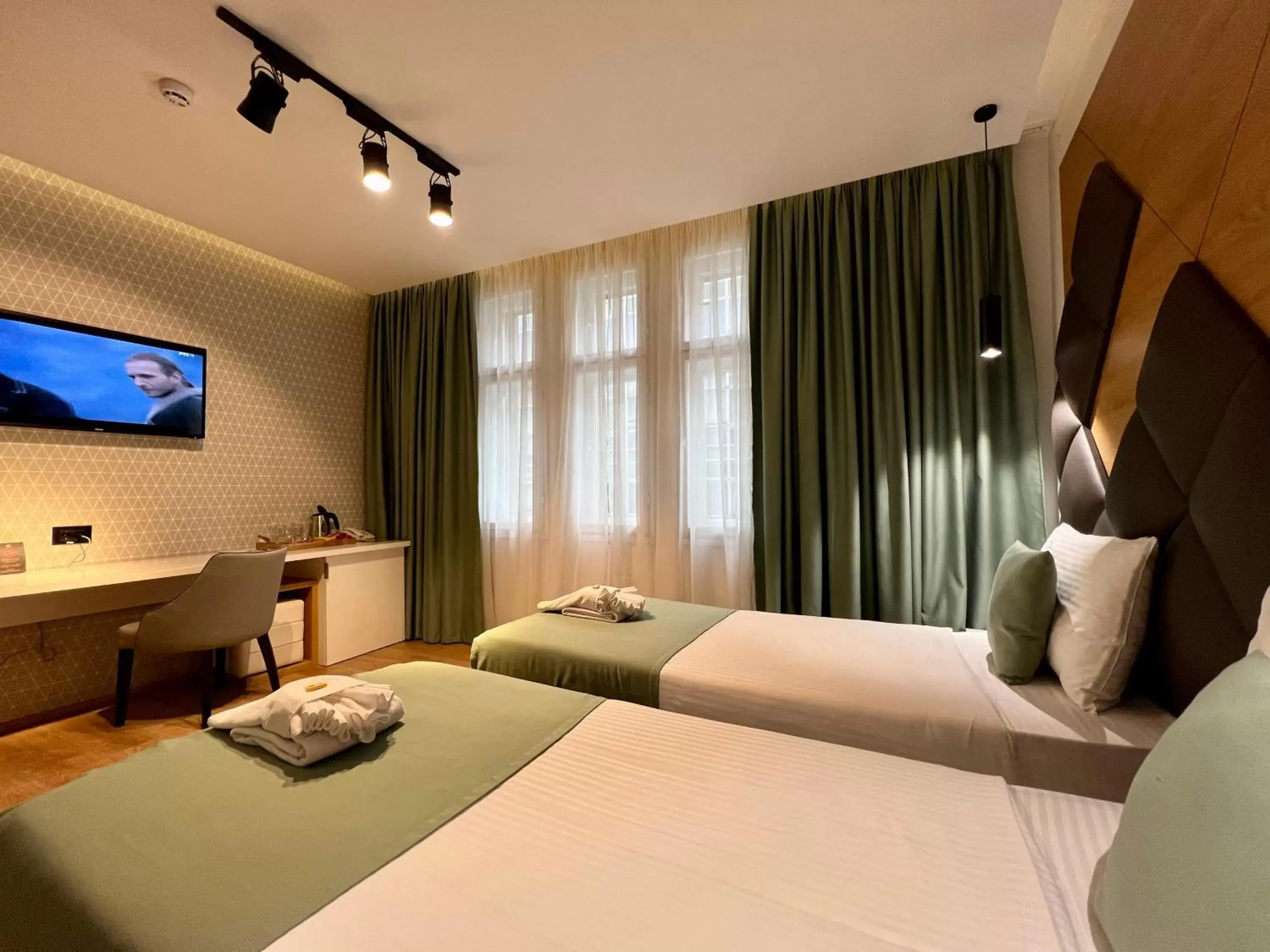 Bed in Capital Hotel Garni