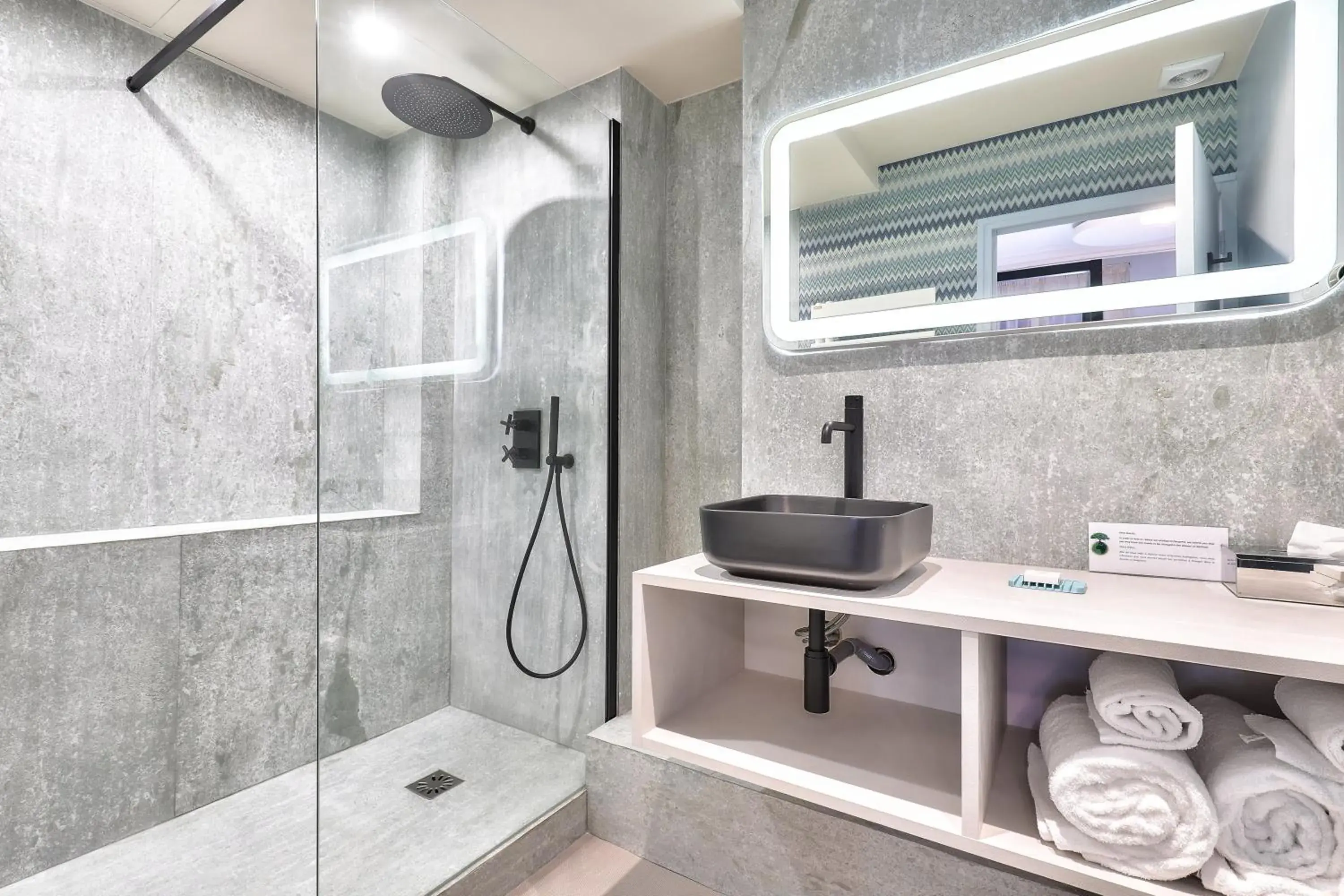 Shower, Bathroom in Hotel 33 Marbeuf