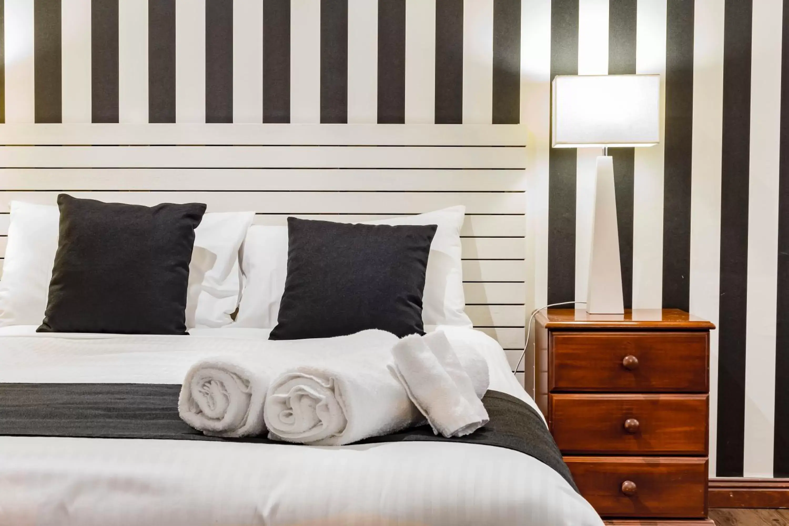 Bed in Bundanoon Country Inn Motel Bed in Bundanoon Country Inn Motel