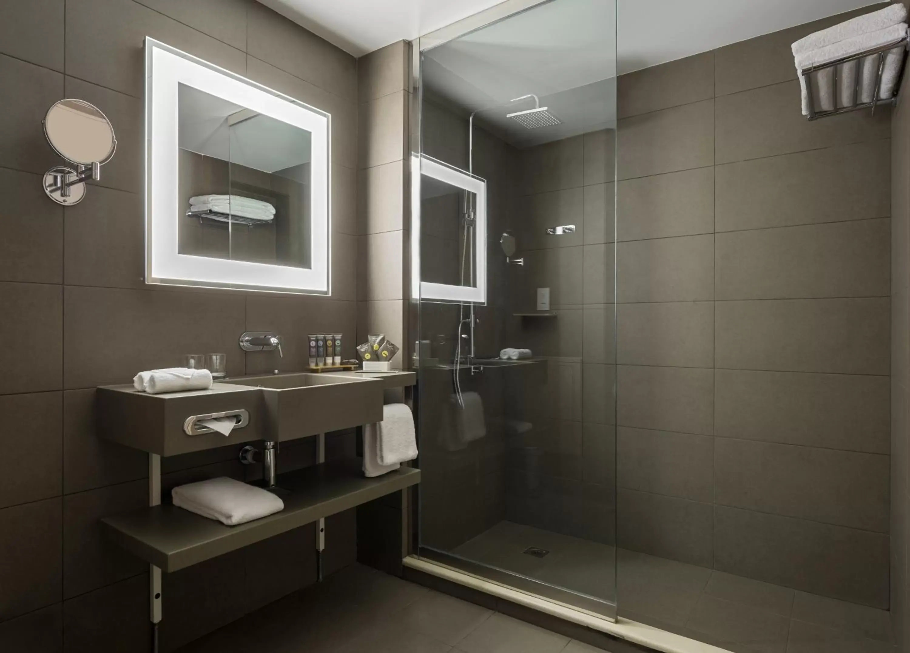 Shower, Bathroom in Novotel Jeddah Tahlia