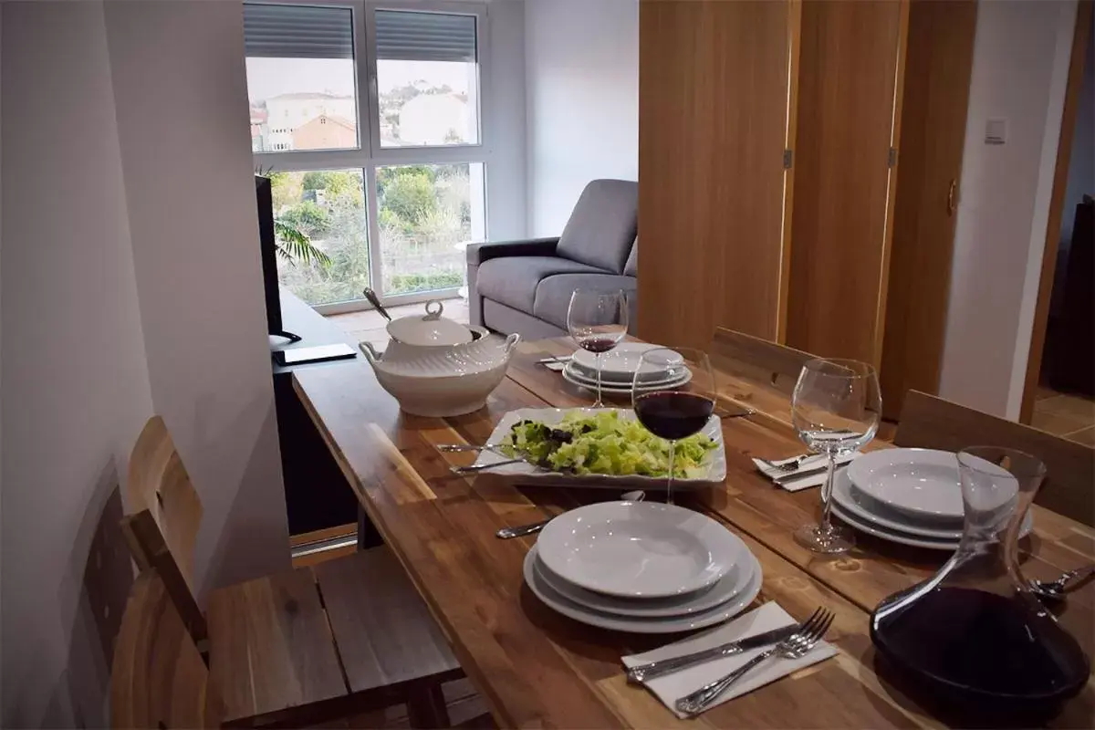 Kitchen or kitchenette, Dining Area in Pincheiro Apartamentos Turísticos