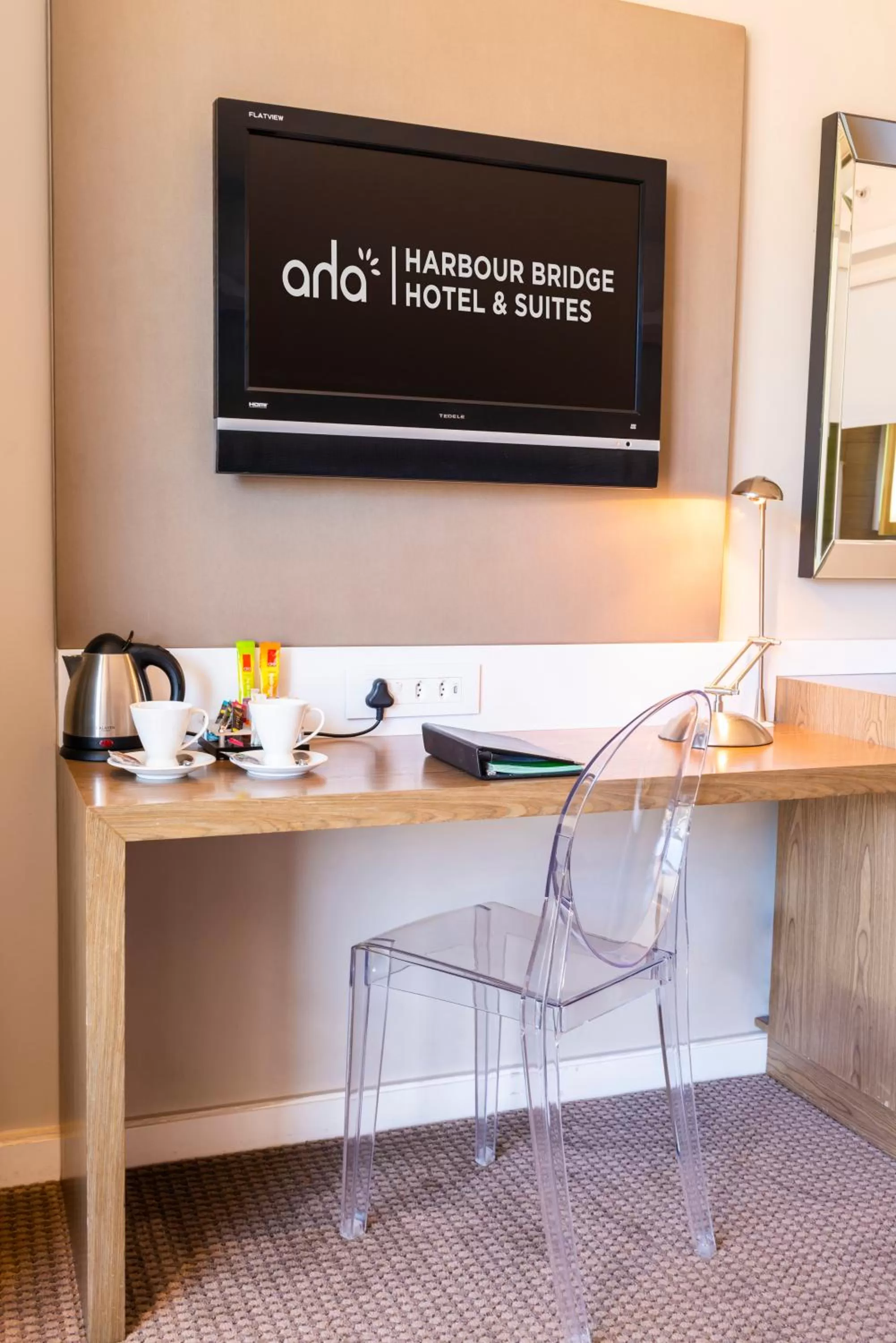 TV and multimedia in aha Harbour Bridge Hotel & Suites